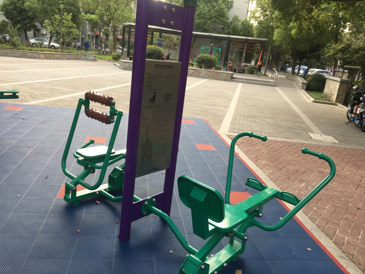 腹背屈伸/劃船訓練器