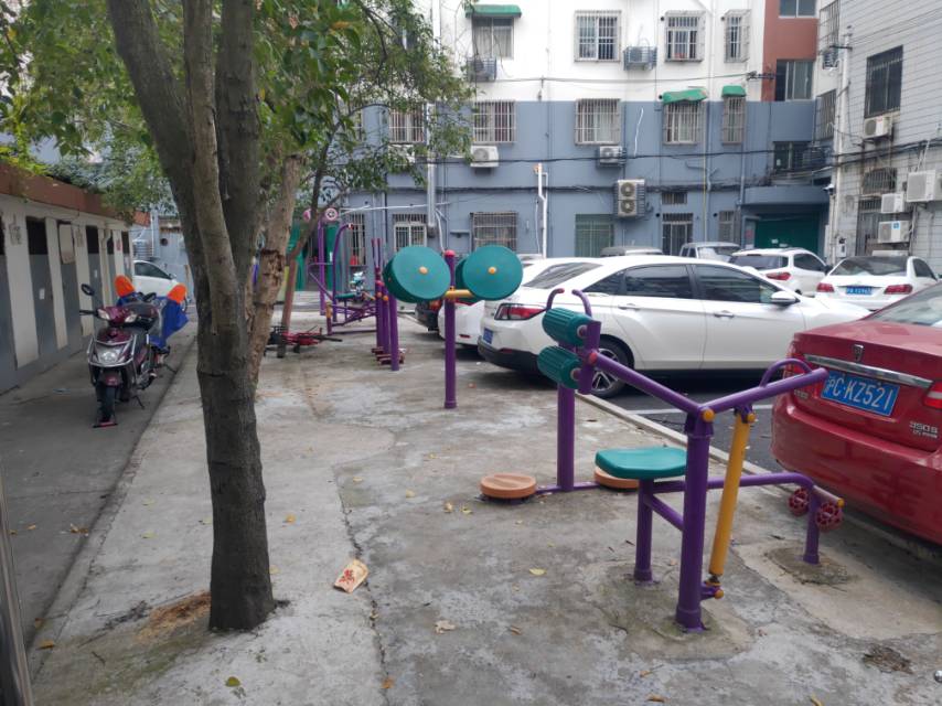 人樂(lè)二村外圍健身點(diǎn)