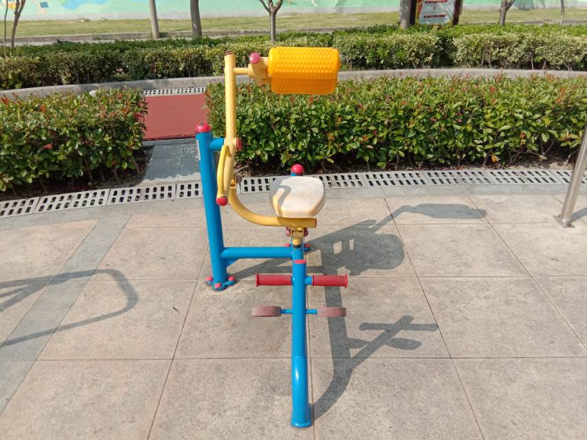 自重腹背鍛煉器