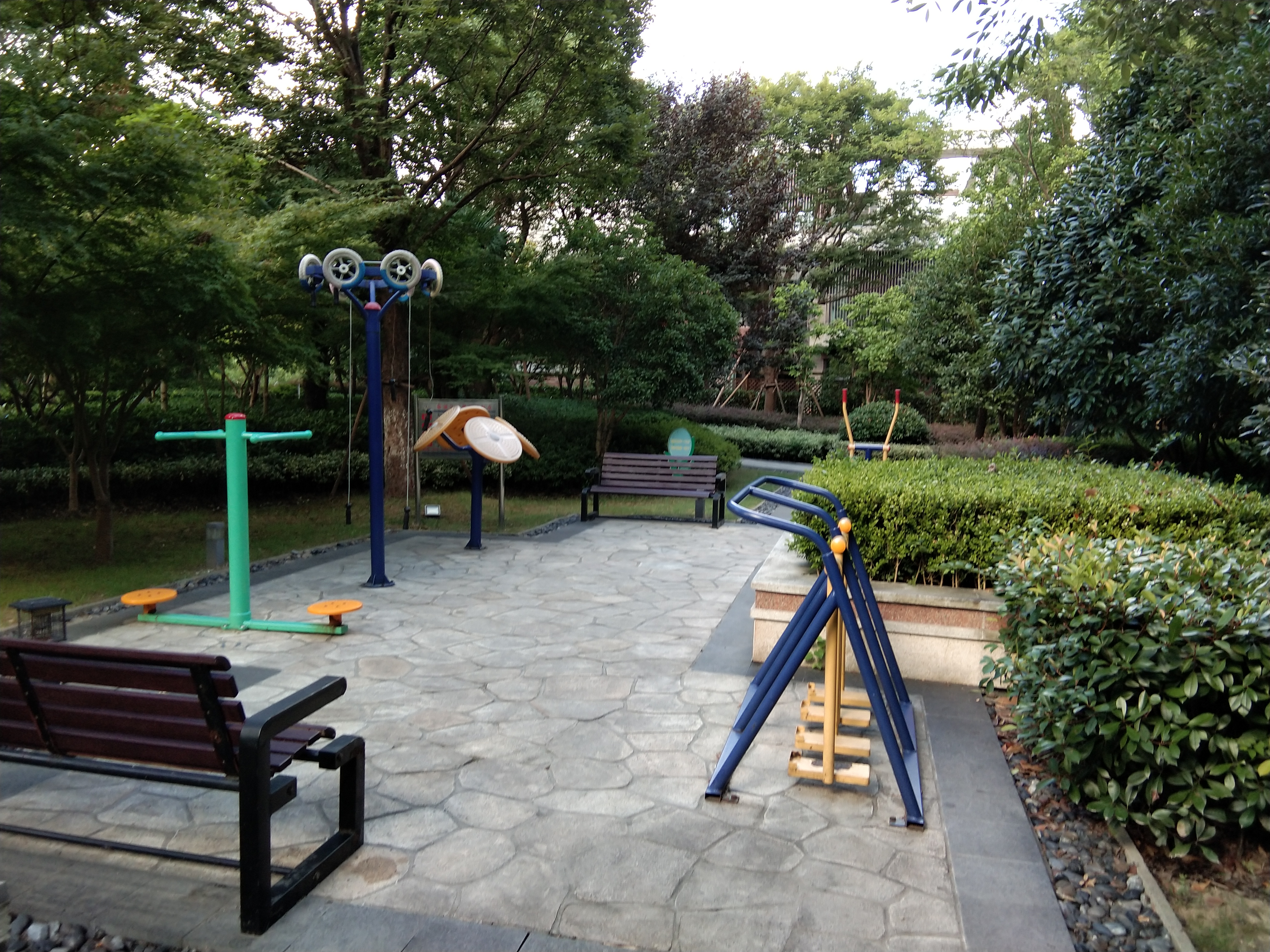 新浦江城二居C健身苑點