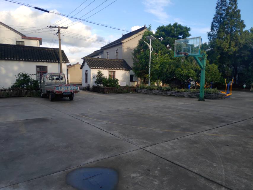 東西村籃球場(chǎng)