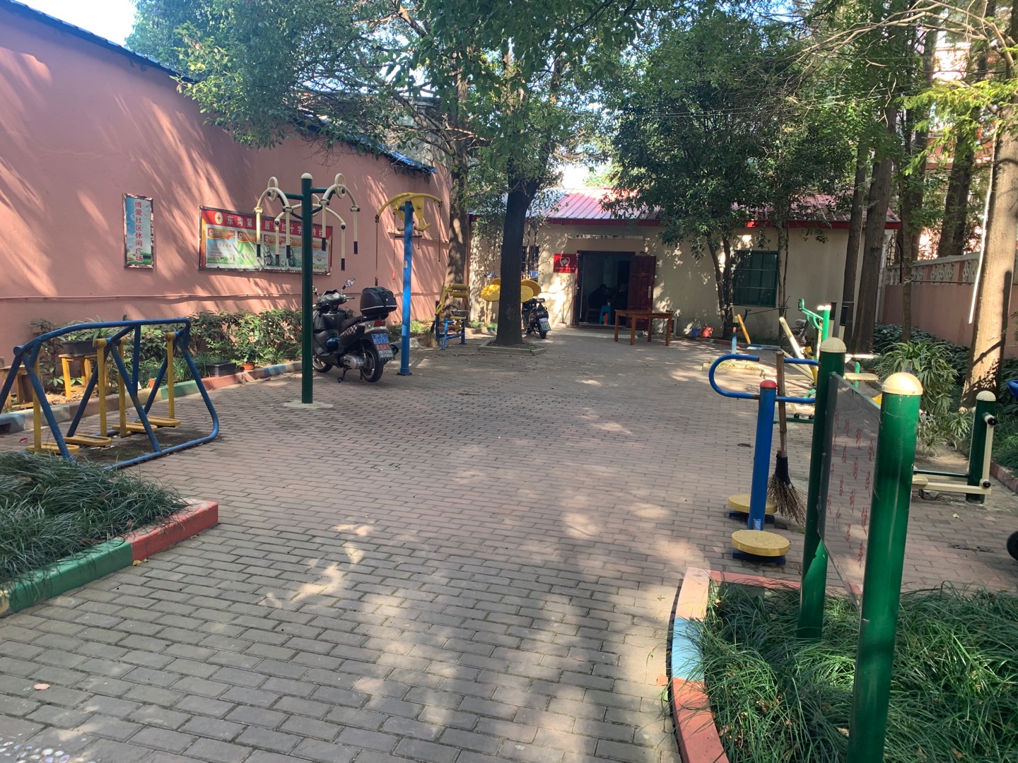 高行鎮(zhèn)東溝一居健身苑點3