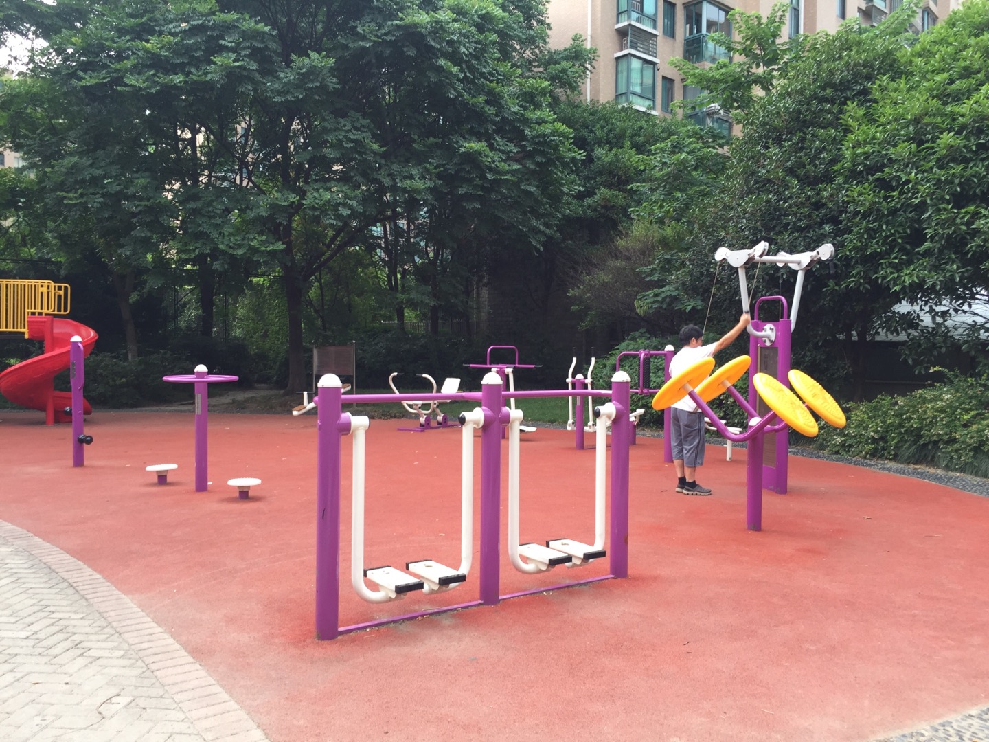 西郊城居委金色西郊城健身點(diǎn)