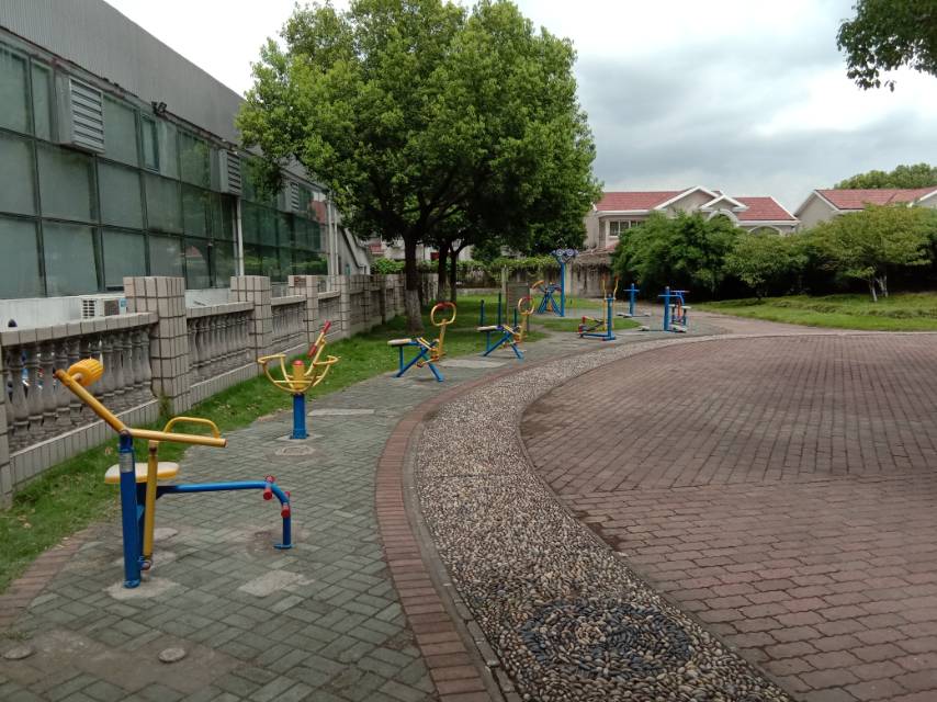 大石皮村世紀(jì)綠苑健身點