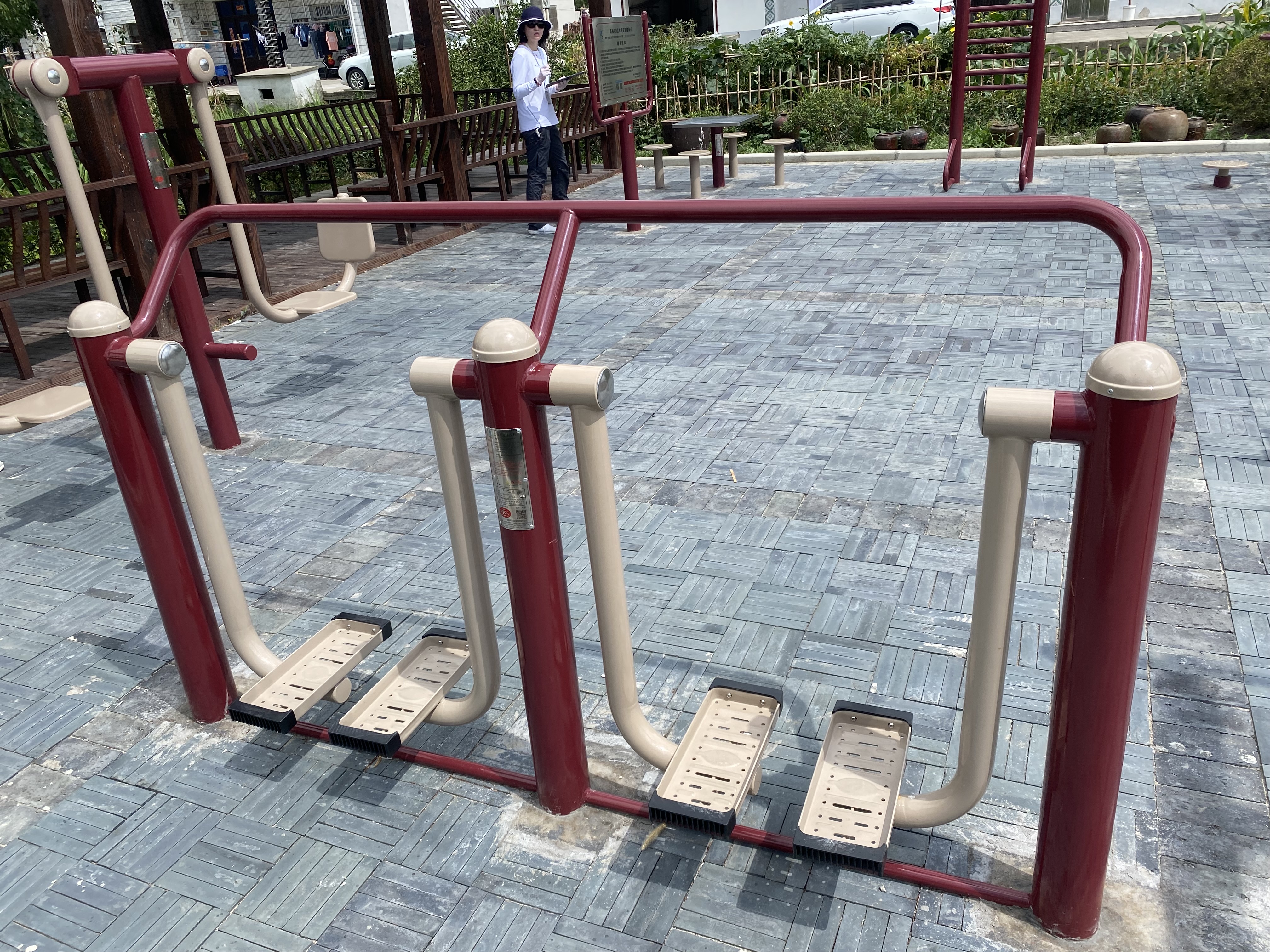 二位太空漫步機(jī)