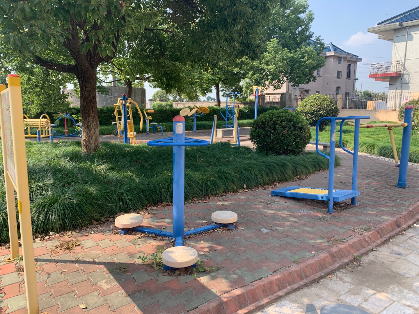 新海鎮(zhèn)洪聯(lián)新村健身點(diǎn)