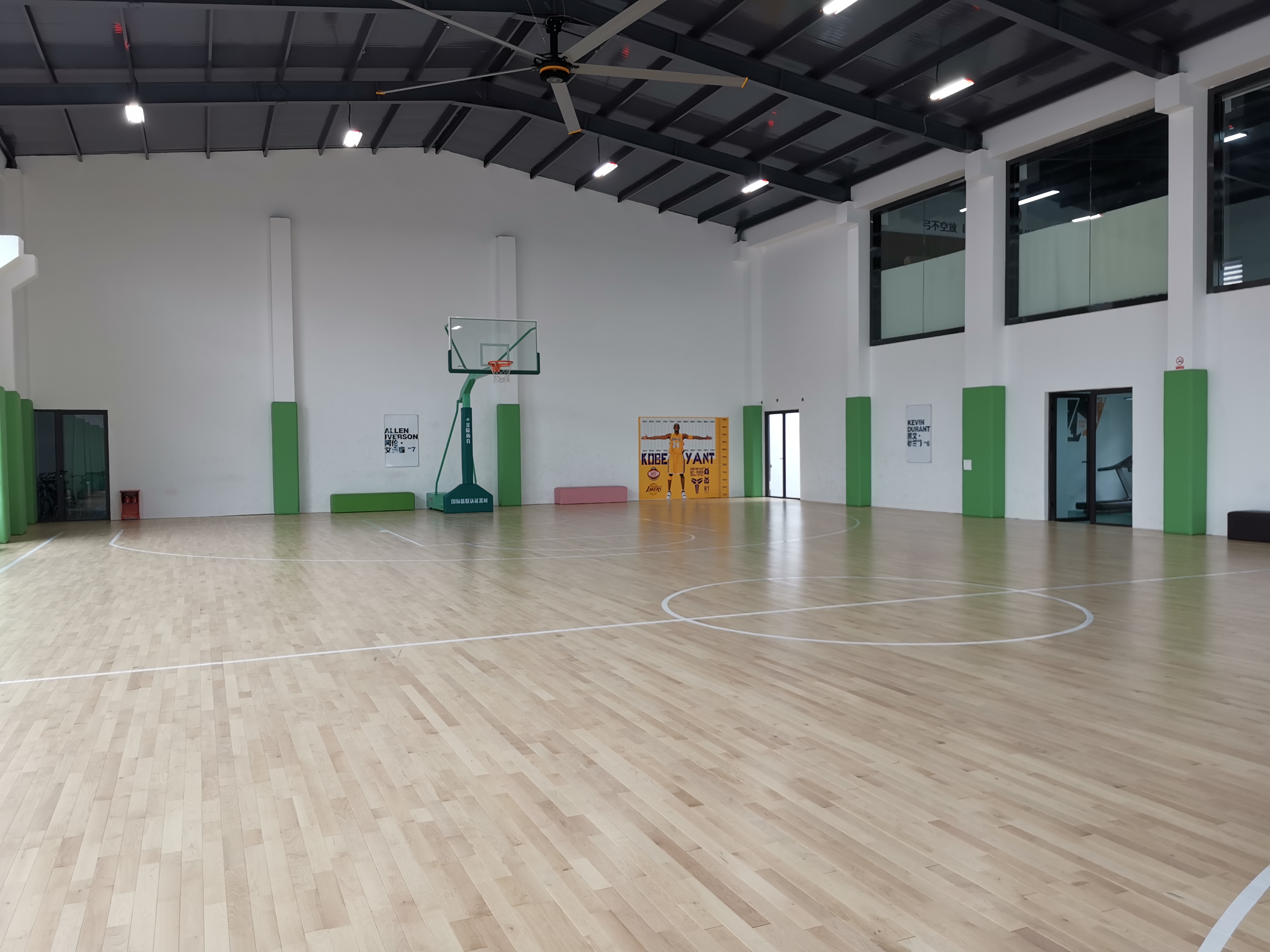 柘林鎮(zhèn)海灣村籃球場