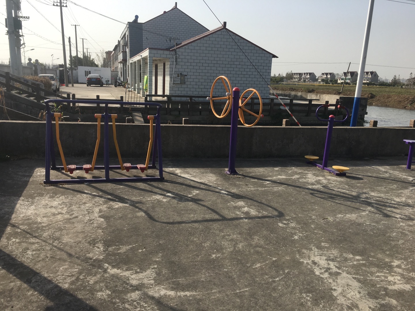 老港鎮(zhèn)東河村民委員會(huì)東進(jìn)2組健身苑點(diǎn)