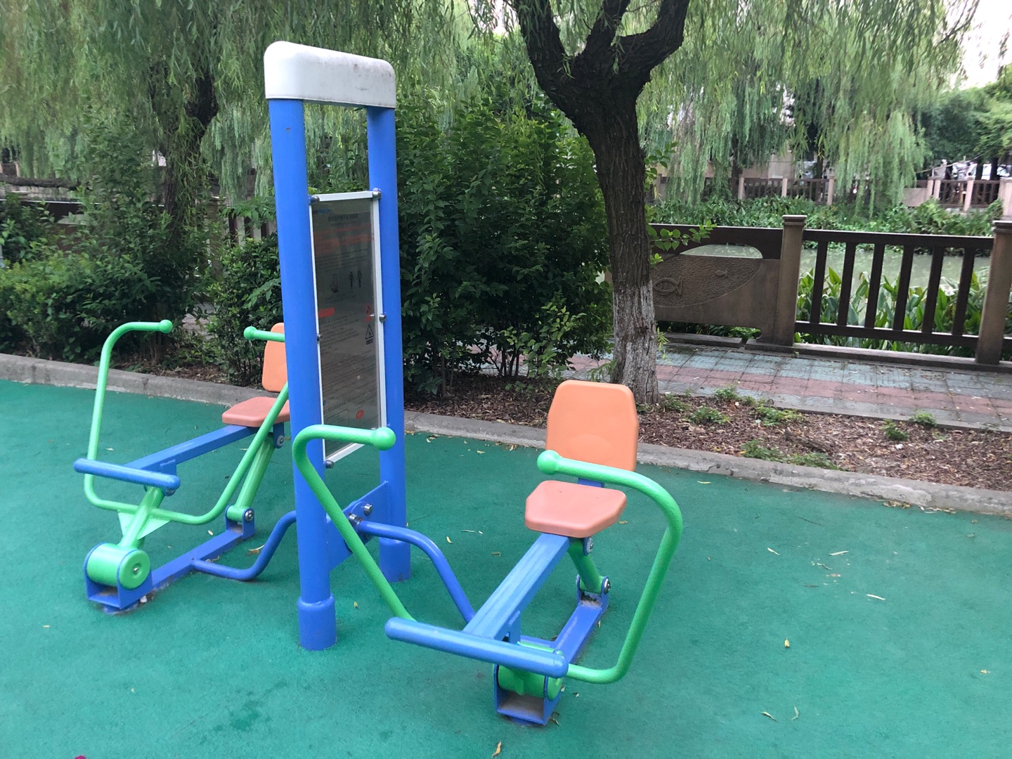 雙立柱平推平拉訓(xùn)練器