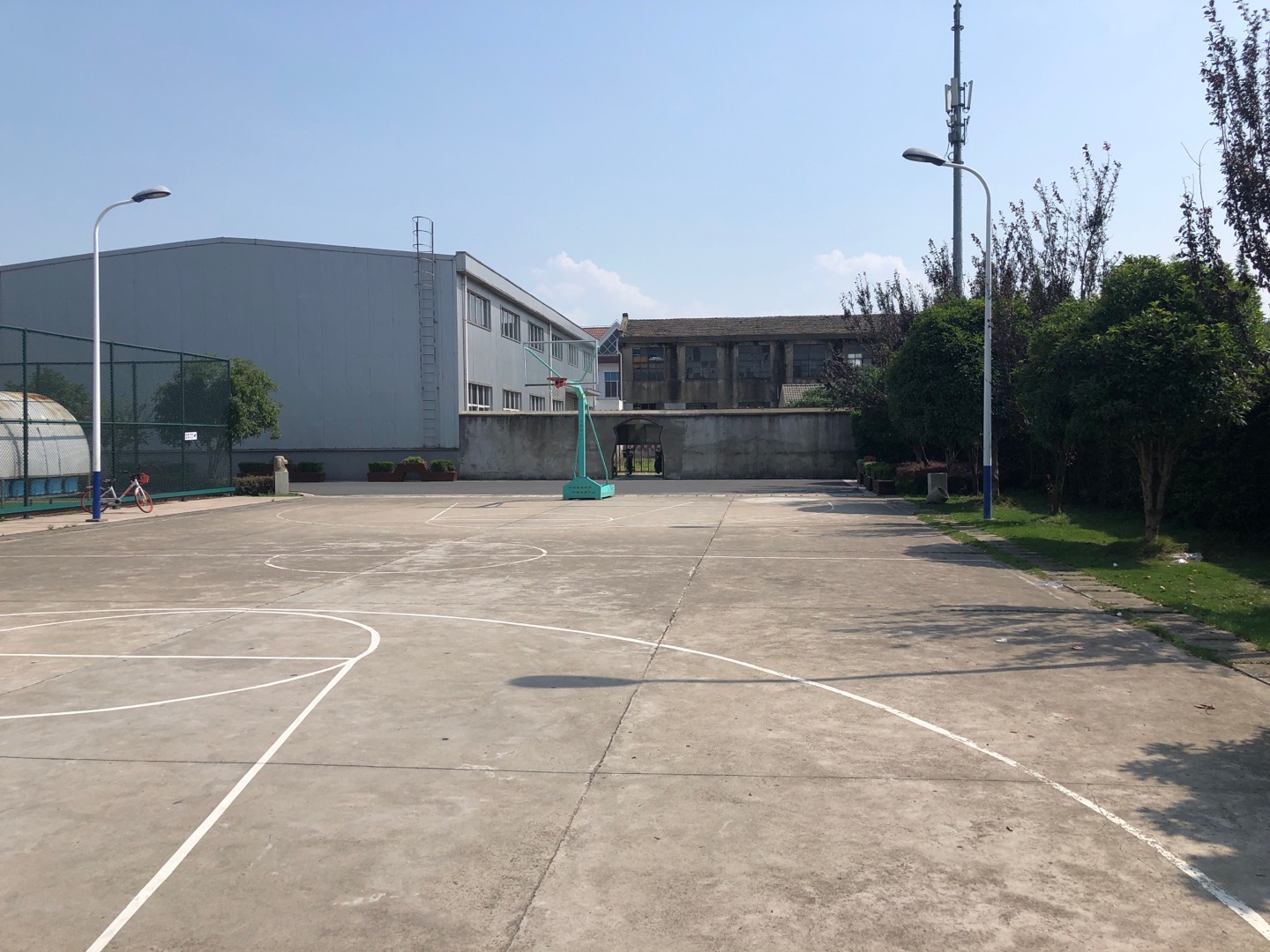 馬橋鎮(zhèn)民主村籃球場(chǎng)