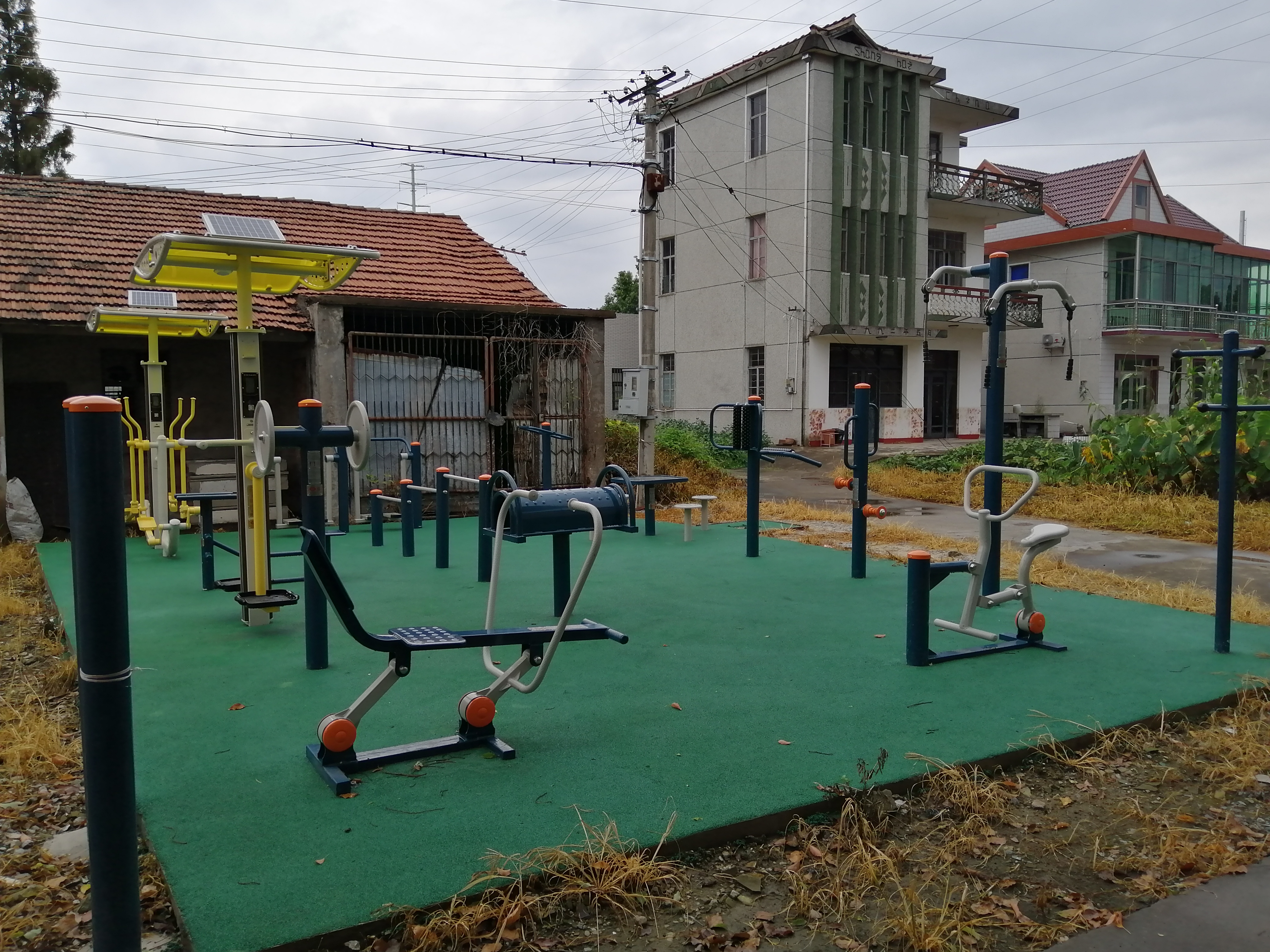 松江區(qū)新橋鎮(zhèn)新育西區(qū)市民益智健身點