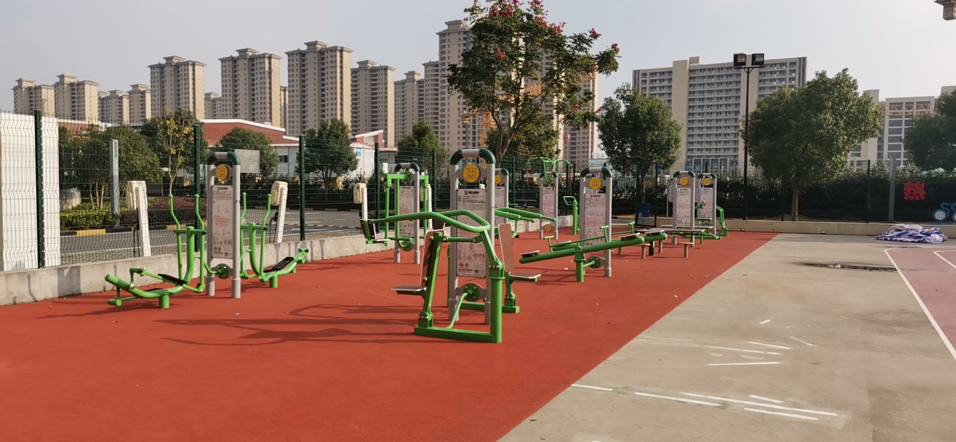 奉浦街道樂活青年公寓市民益智健身苑點(diǎn)