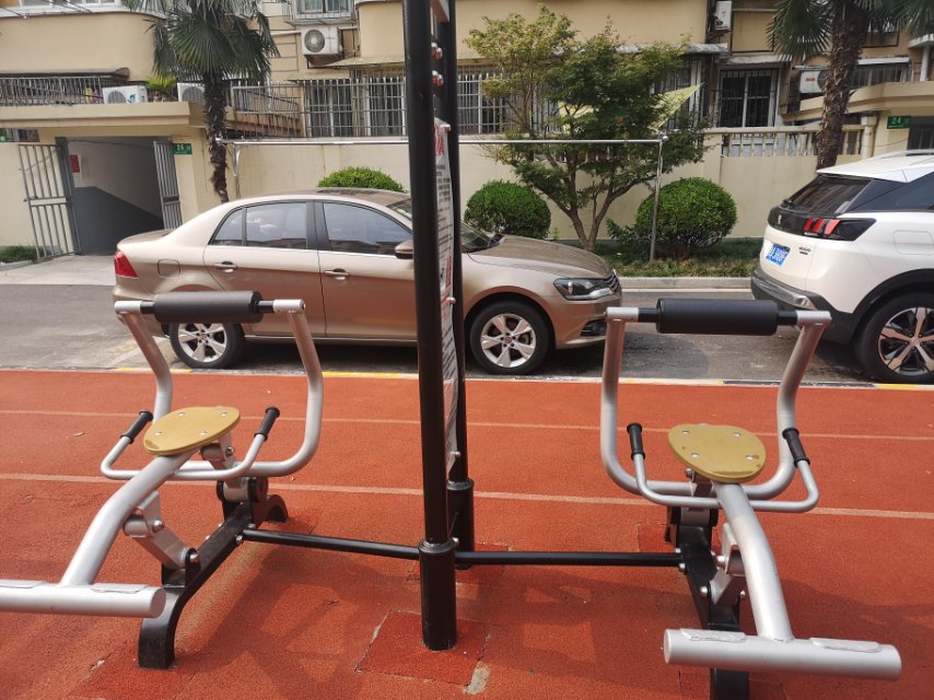 自重式背部訓練器