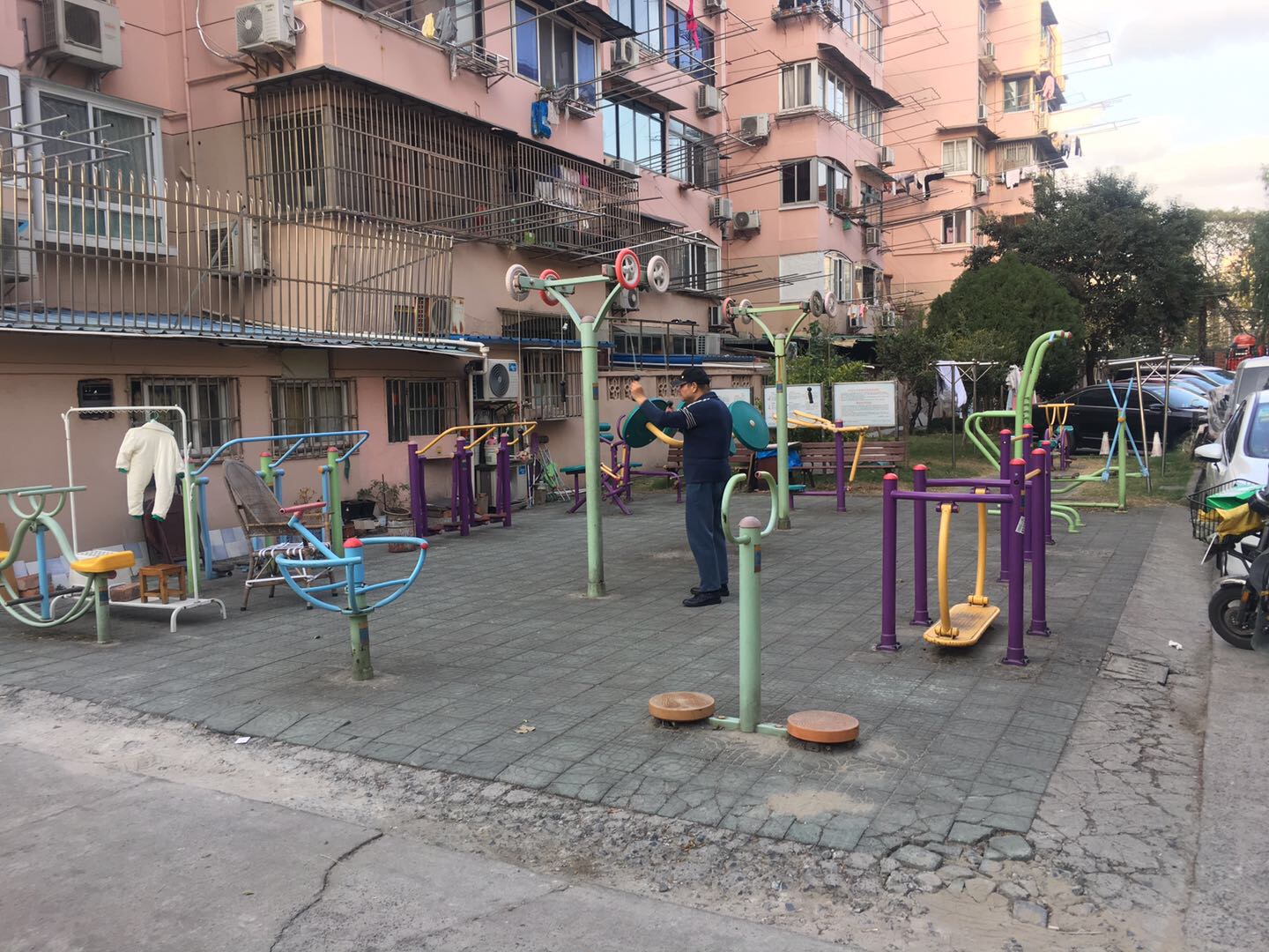 凌十居委健身點1