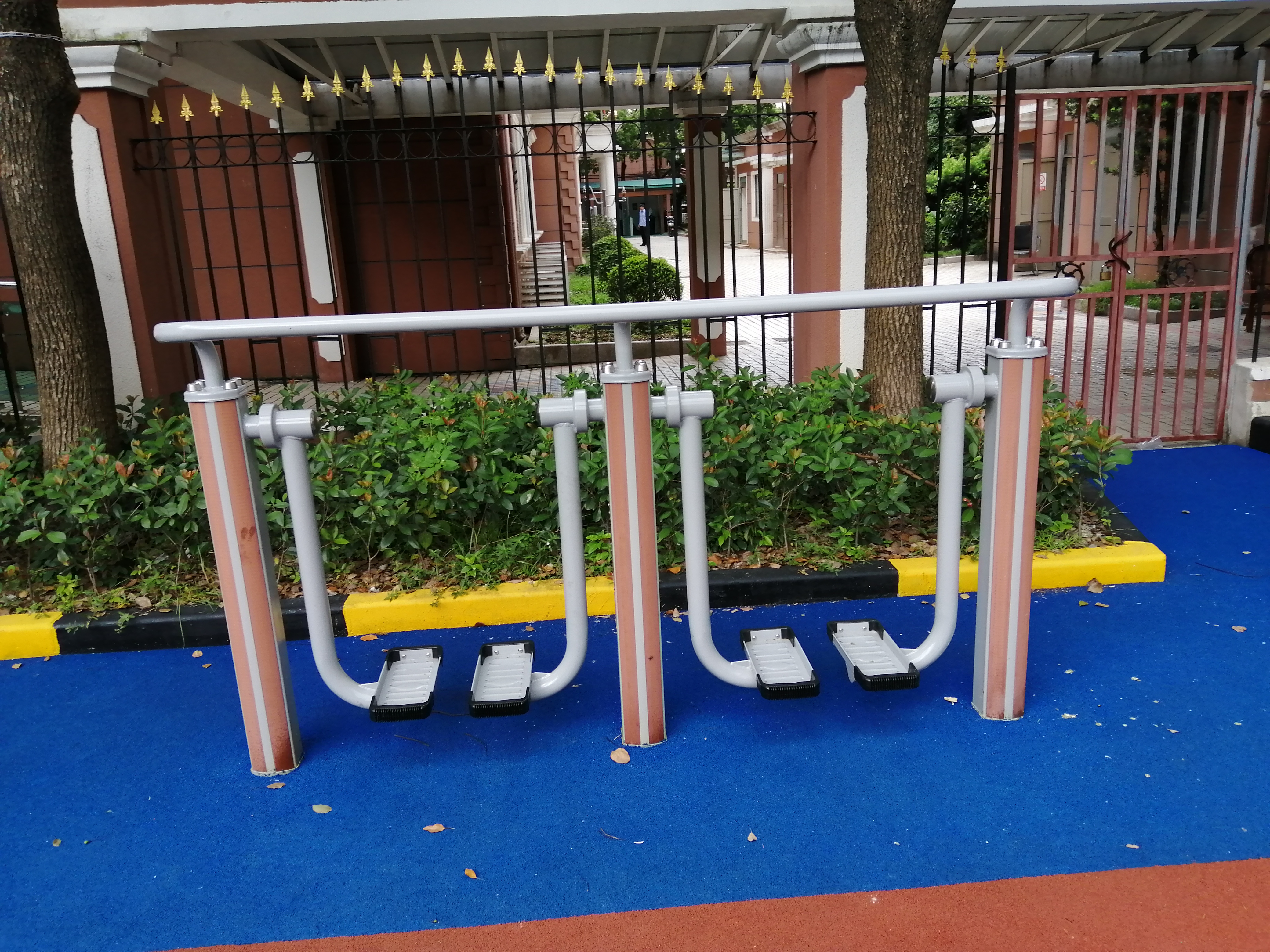 雙位太空漫步機