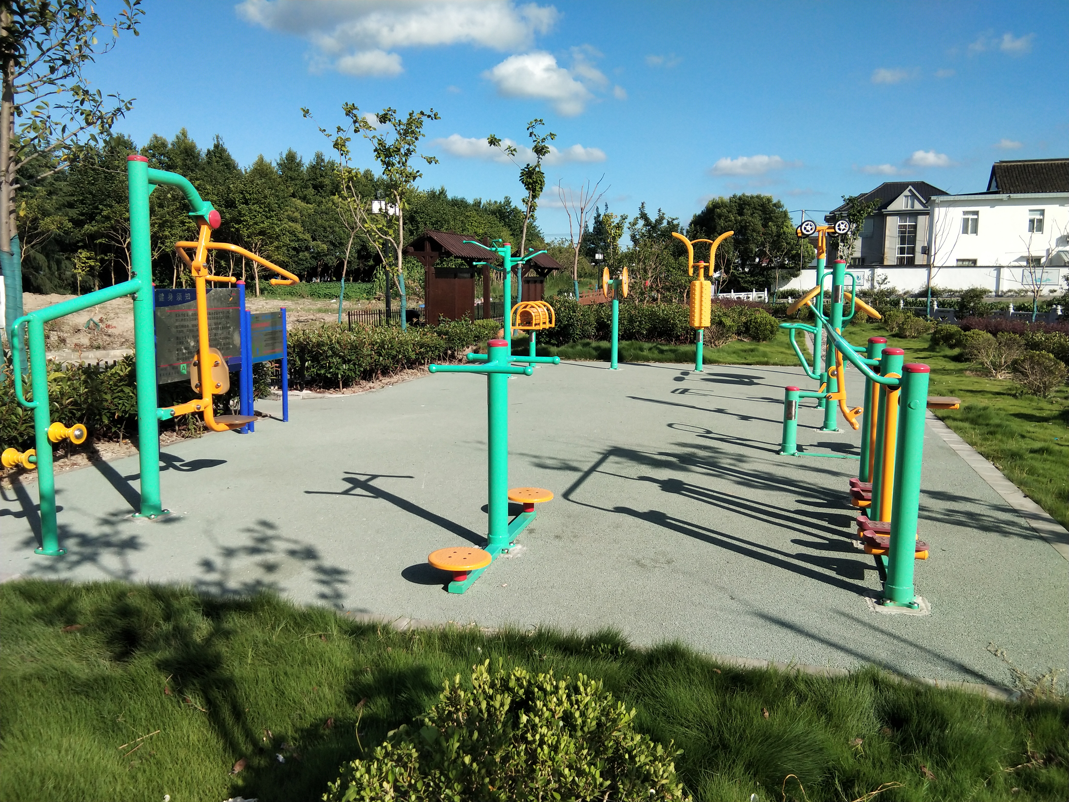 革新村1組健身苑點