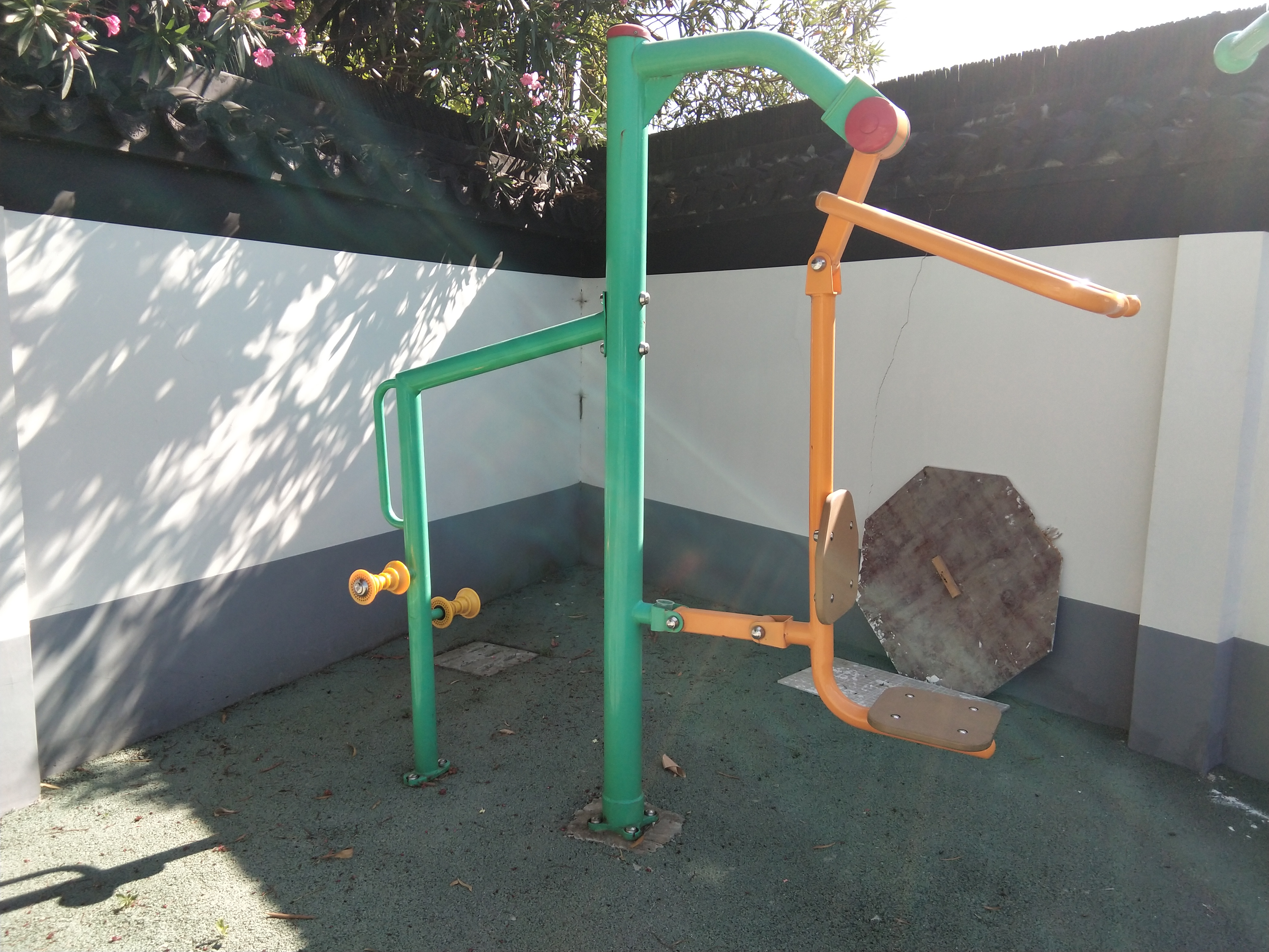 坐拉訓(xùn)練器