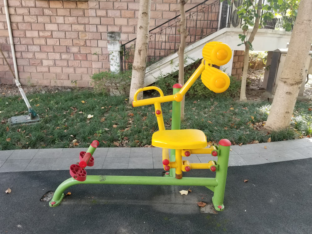 自重腹背鍛煉器