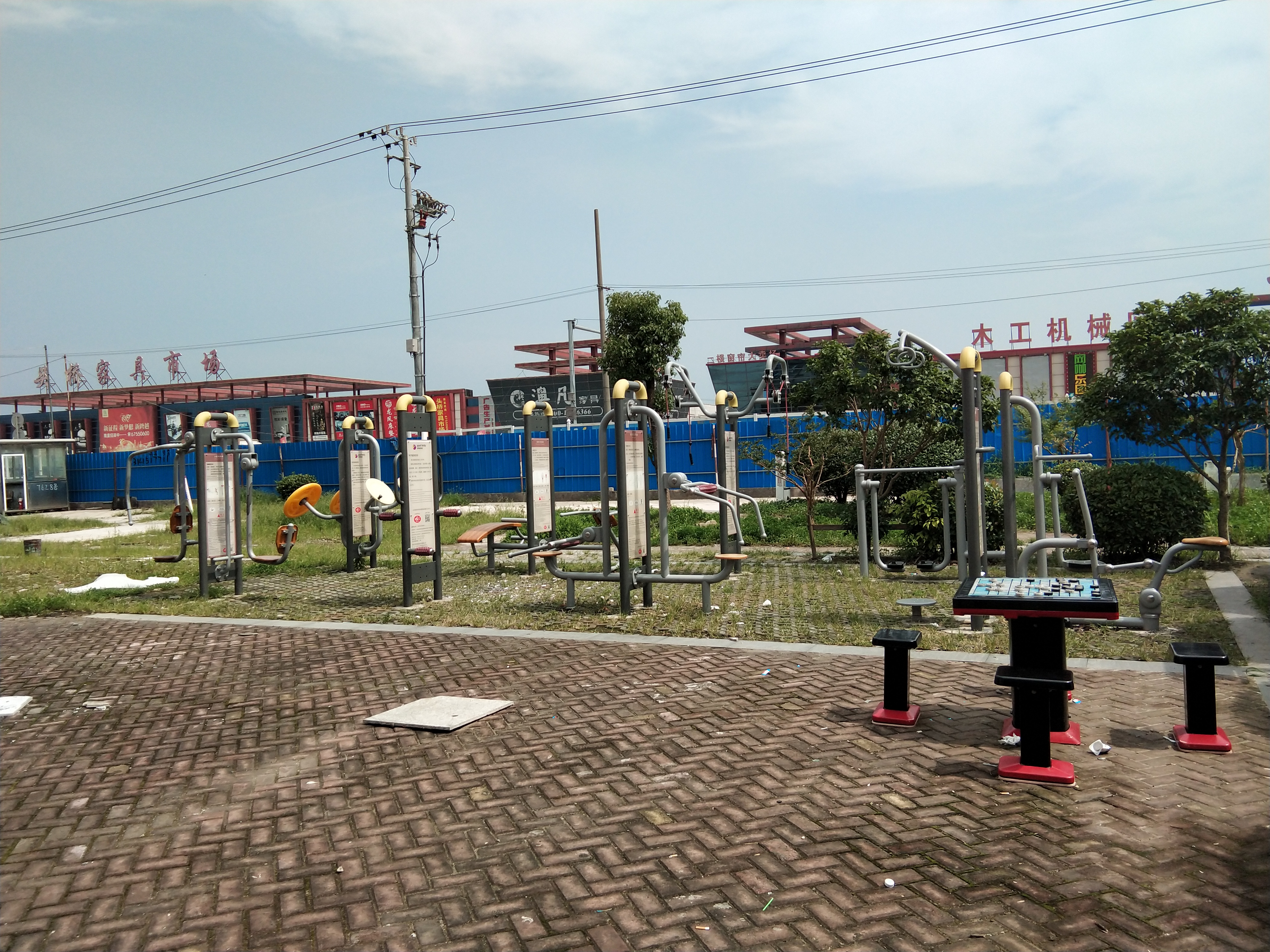 奉城鎮(zhèn)葉大路建材市場市民益智健身苑點(diǎn)