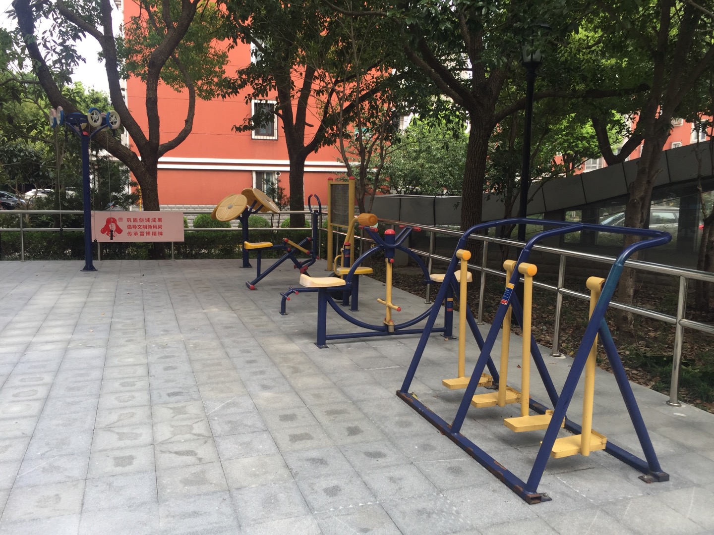 南翔鎮(zhèn)德華社區(qū)古猗園路658弄健身點(diǎn)