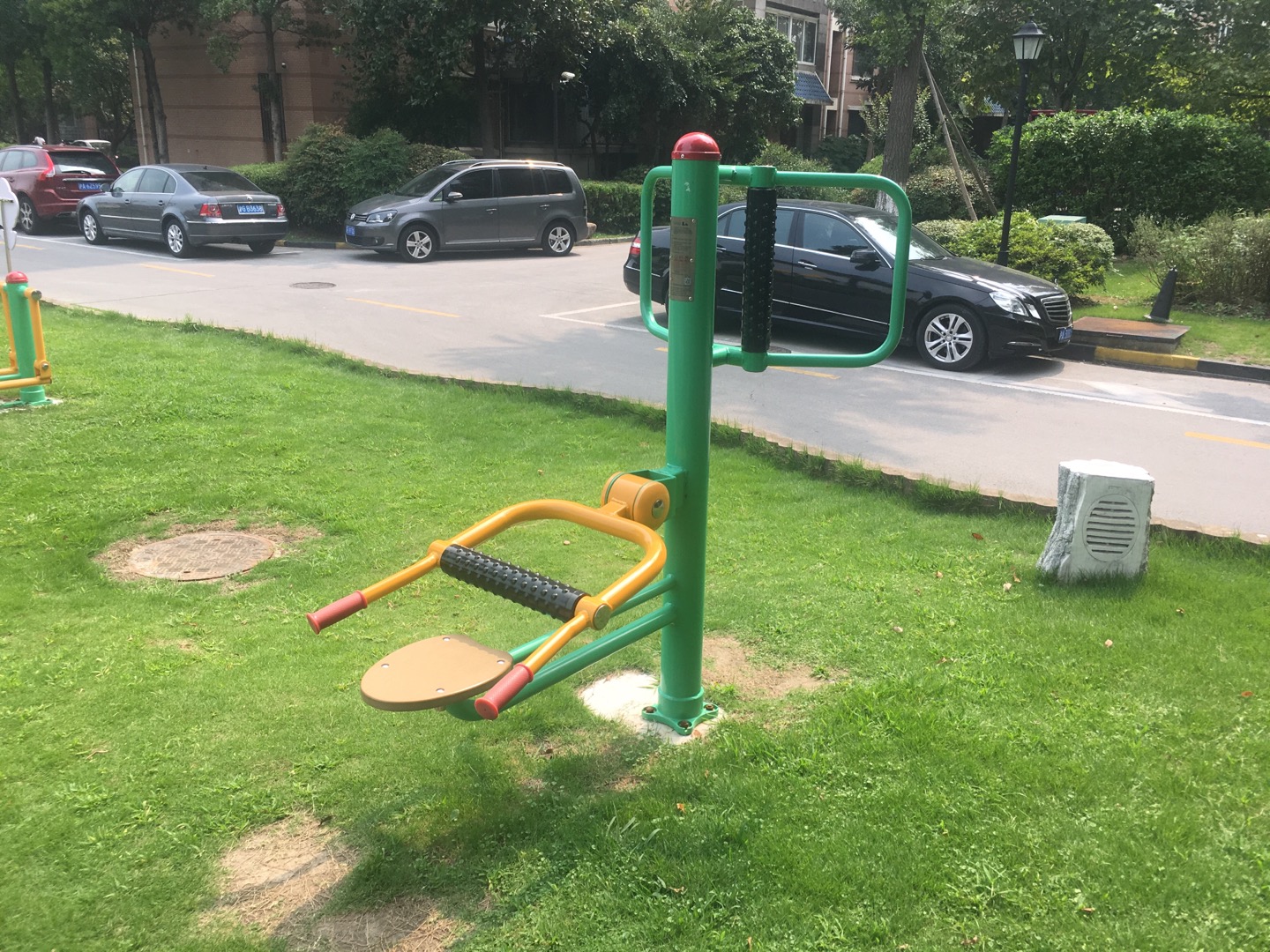 坐式腰背按摩器