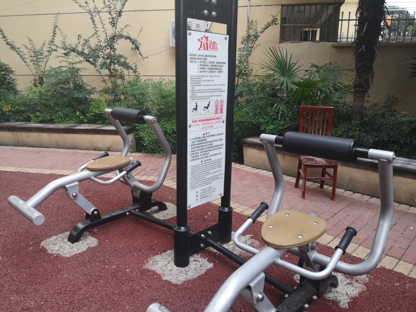 自重式背部訓練器