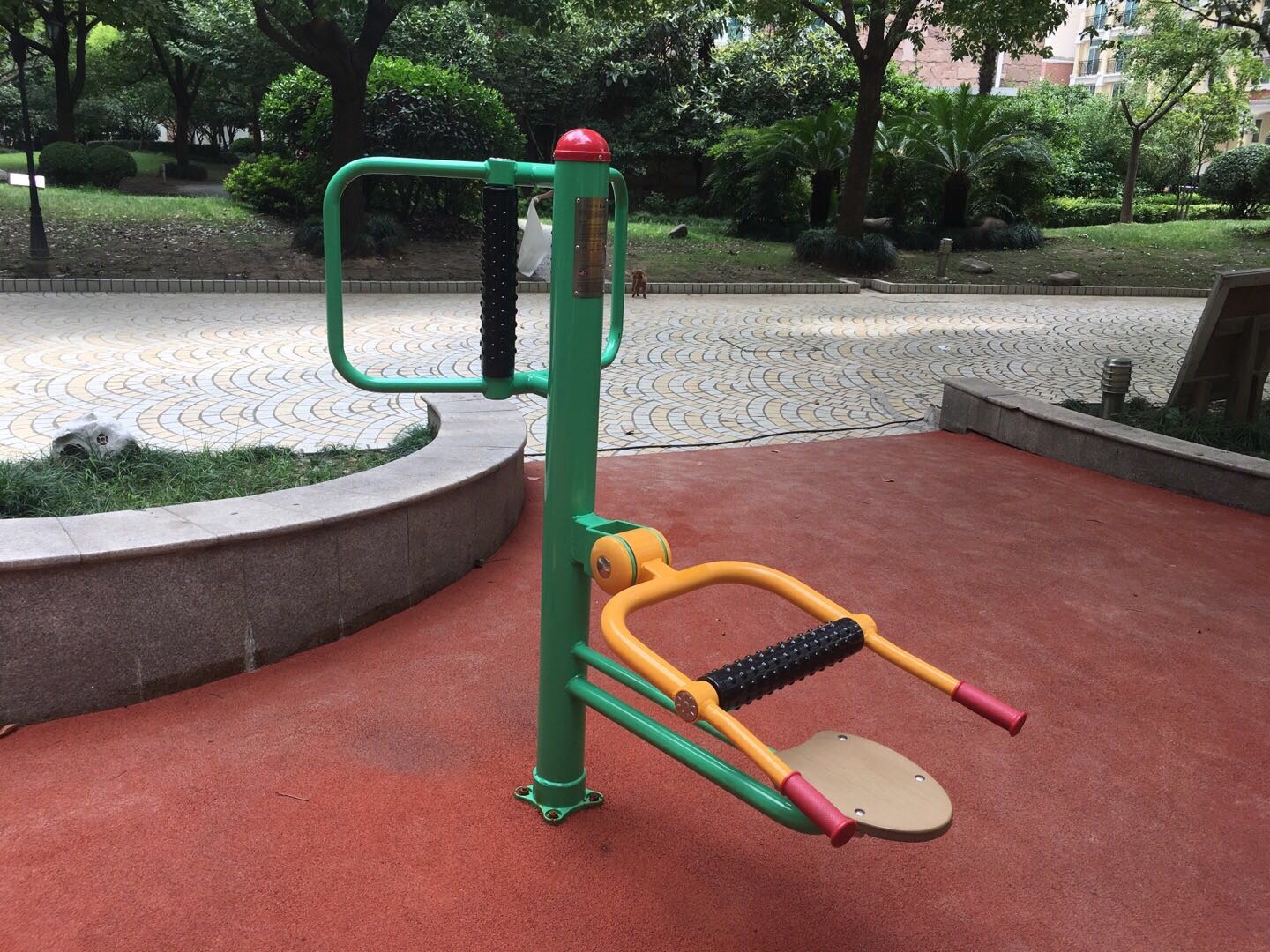 坐式腰背按摩器