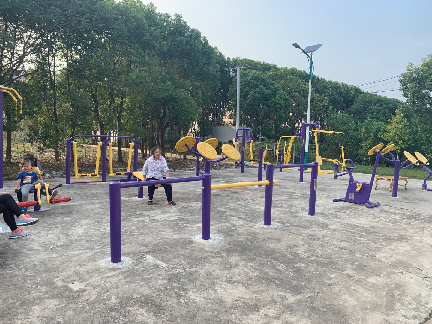 東平鎮(zhèn)東風四村健身點