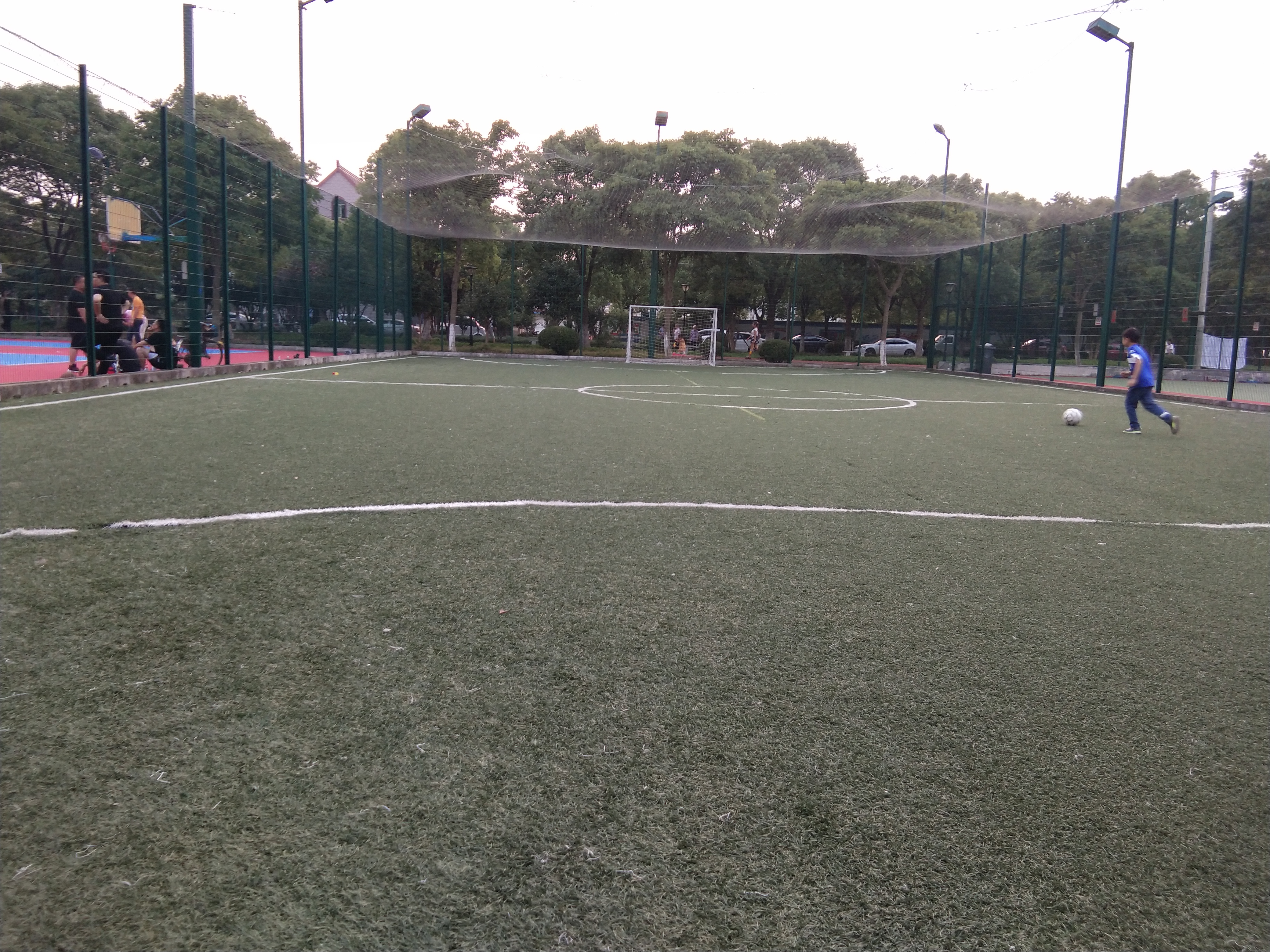 四團(tuán)文化活動(dòng)中心市民球場(chǎng)