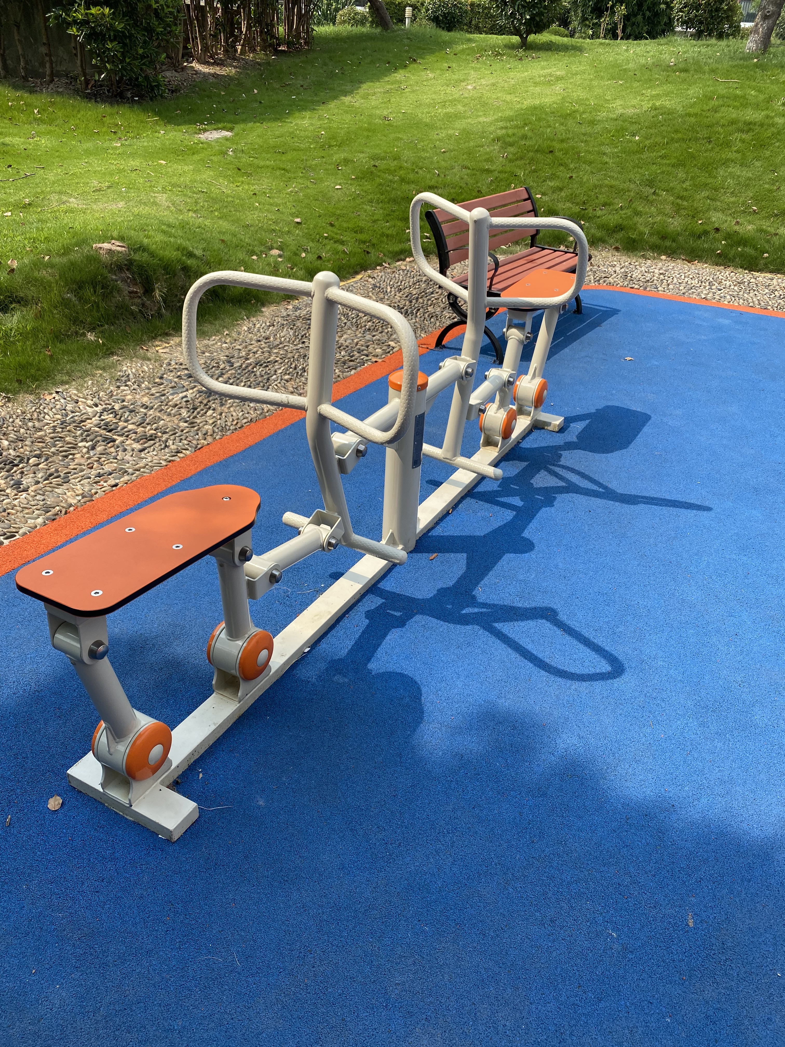 兒童娛樂(lè)設(shè)施