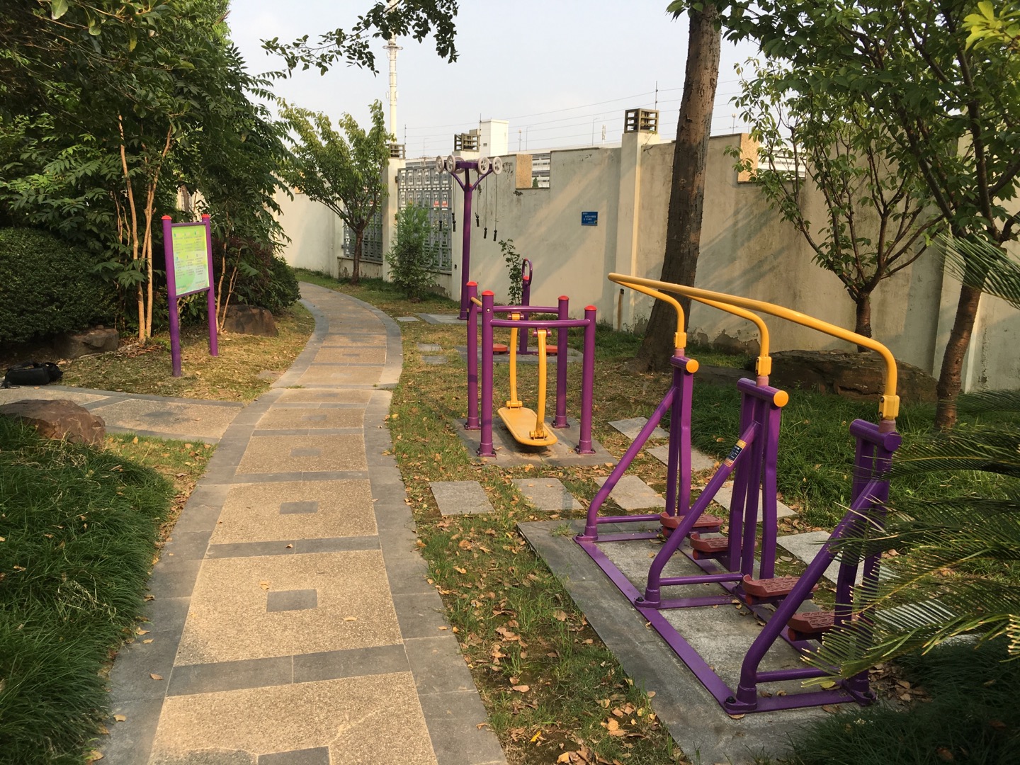 閔行區(qū)虹橋鎮(zhèn)明泉璞苑健身點