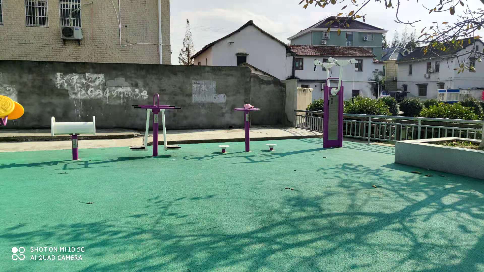 華漕鎮(zhèn)紀(jì)東村高家浜西健身點