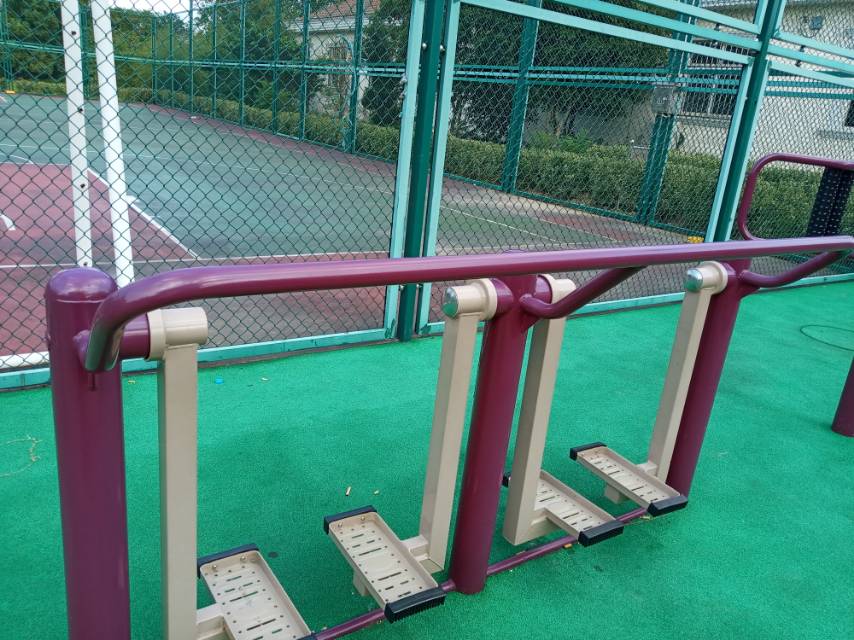 二位太空漫步機(jī)