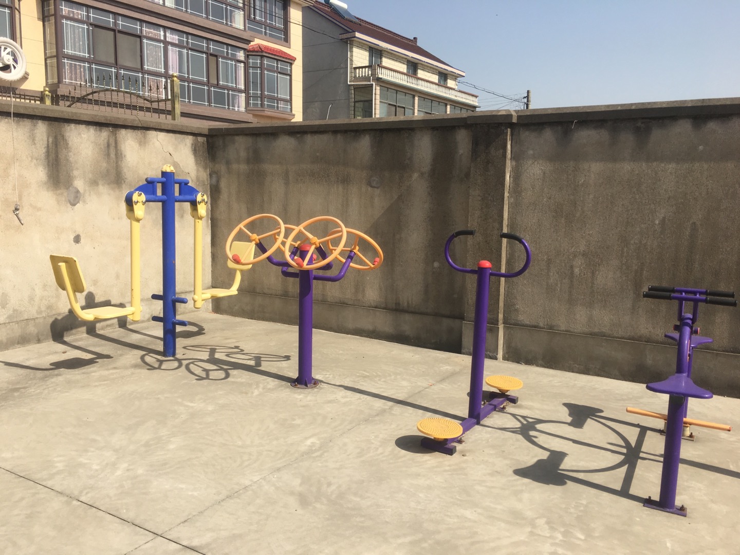 老港鎮(zhèn)牛肚村民委員會(huì)25組健身苑點(diǎn)