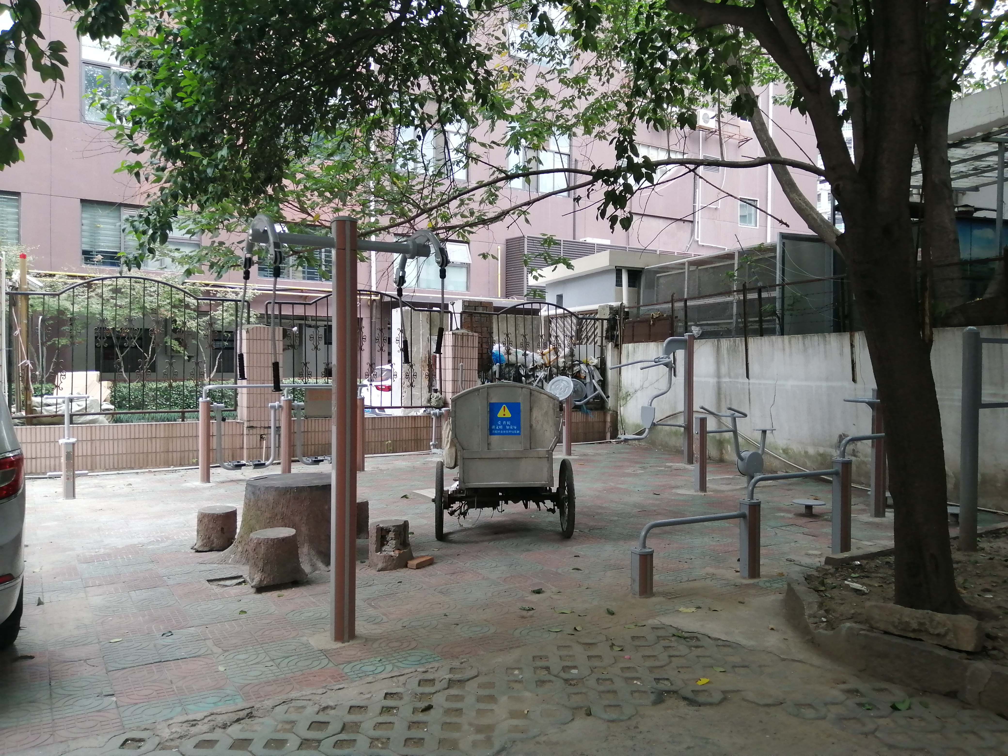 普陀區(qū)長壽街道上青居委健身苑點(diǎn)