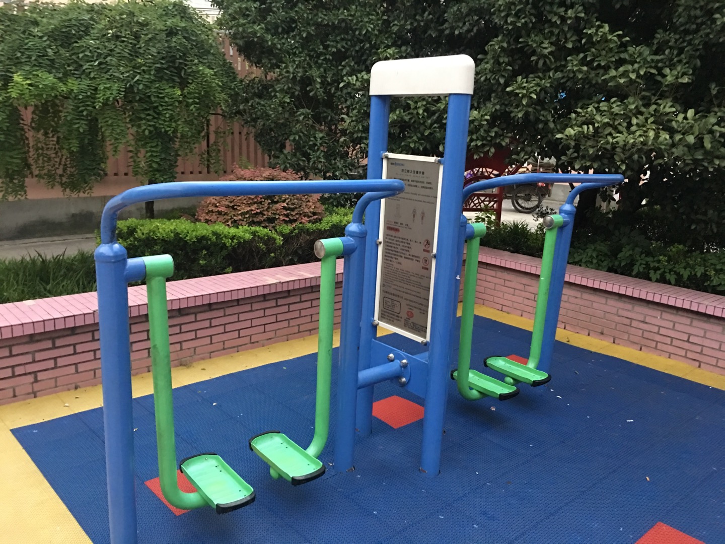 雙立柱太空漫步器