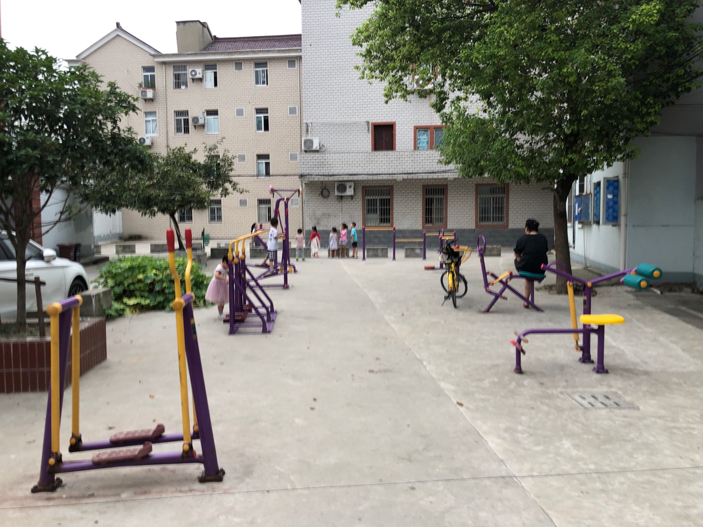 紀(jì)王村南一健身點(diǎn)