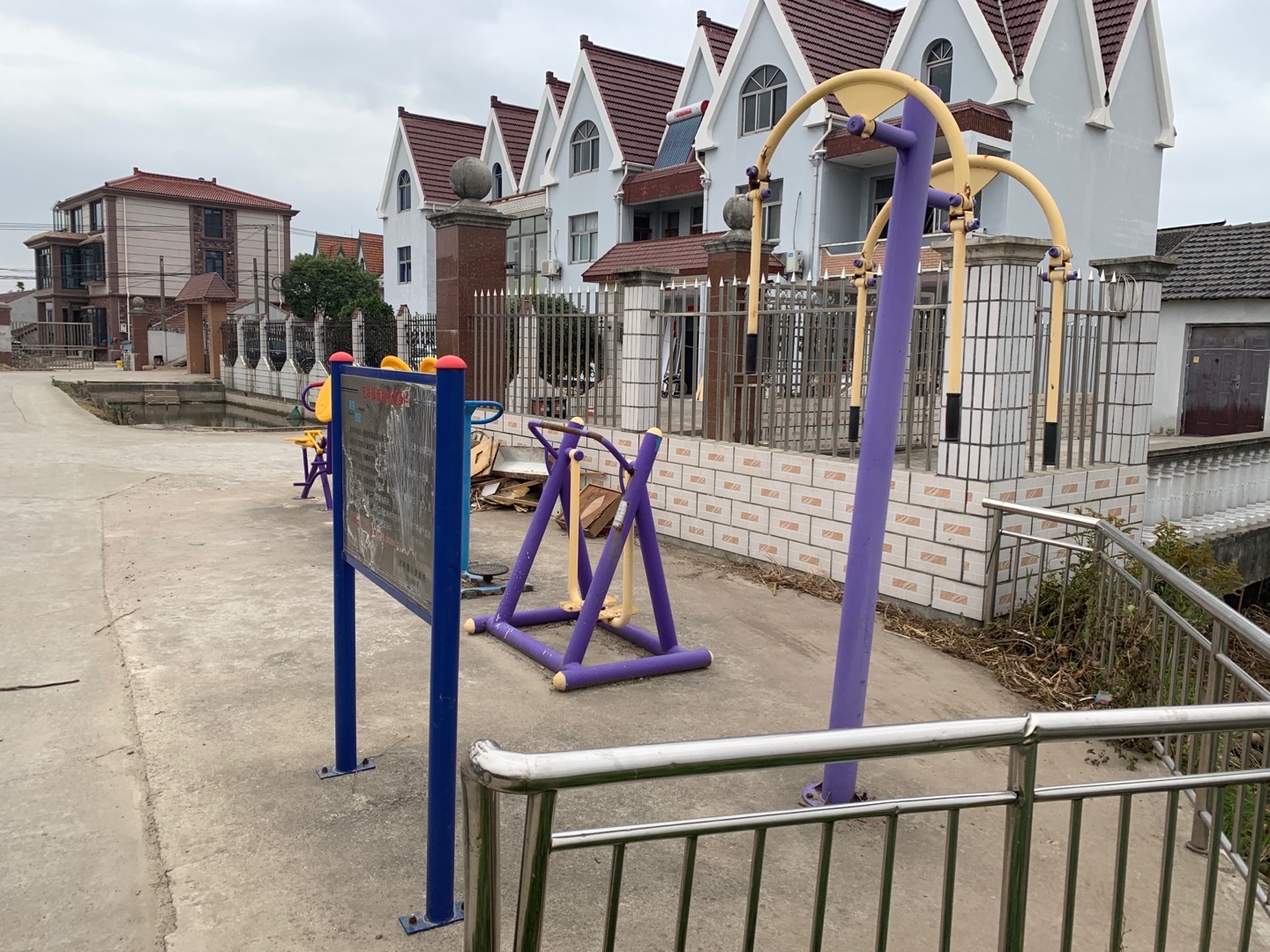 萬祥鎮(zhèn)新路村健身點(diǎn)