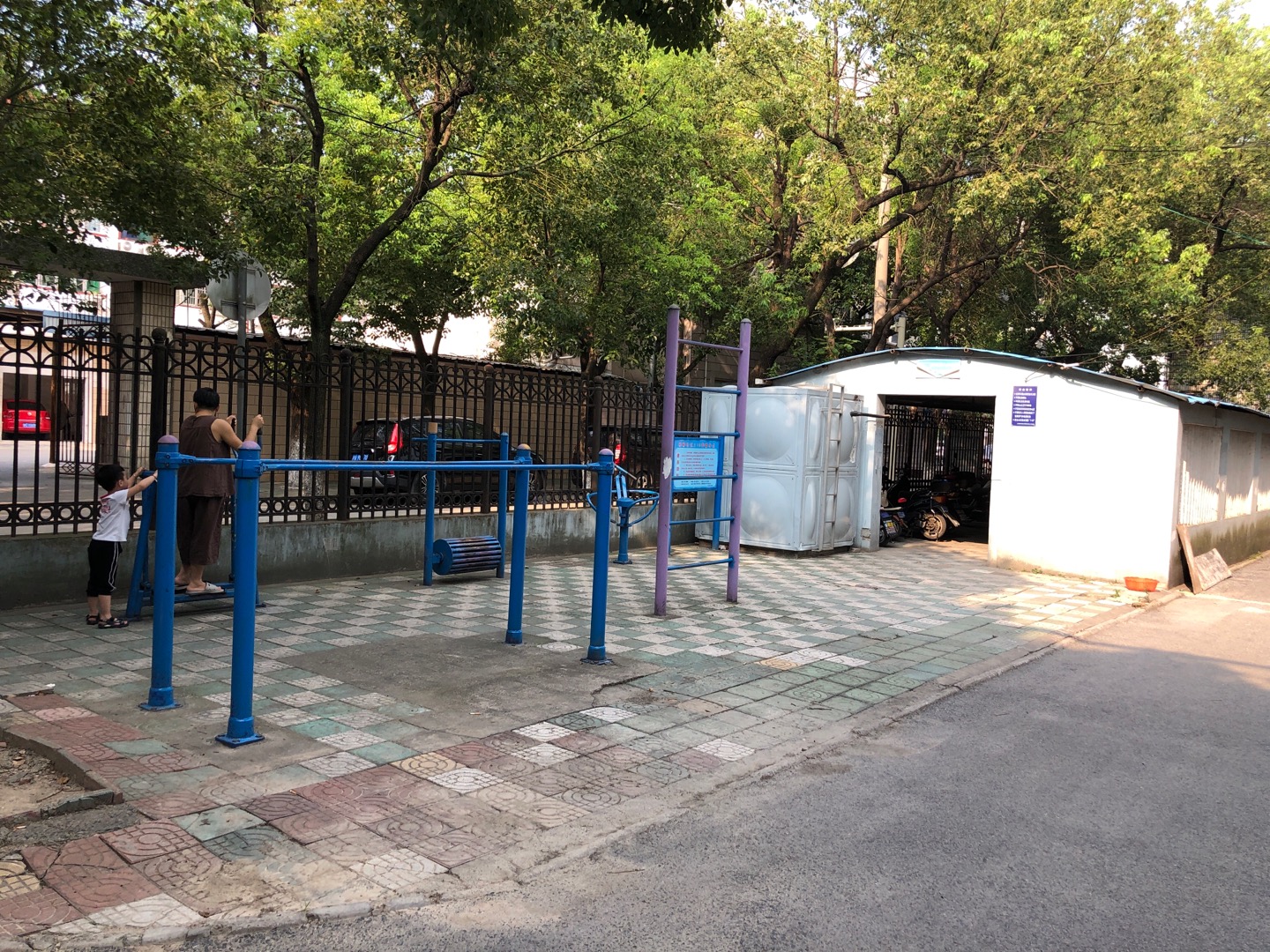 楊柳社區(qū)吳楊路210弄健身點(diǎn)