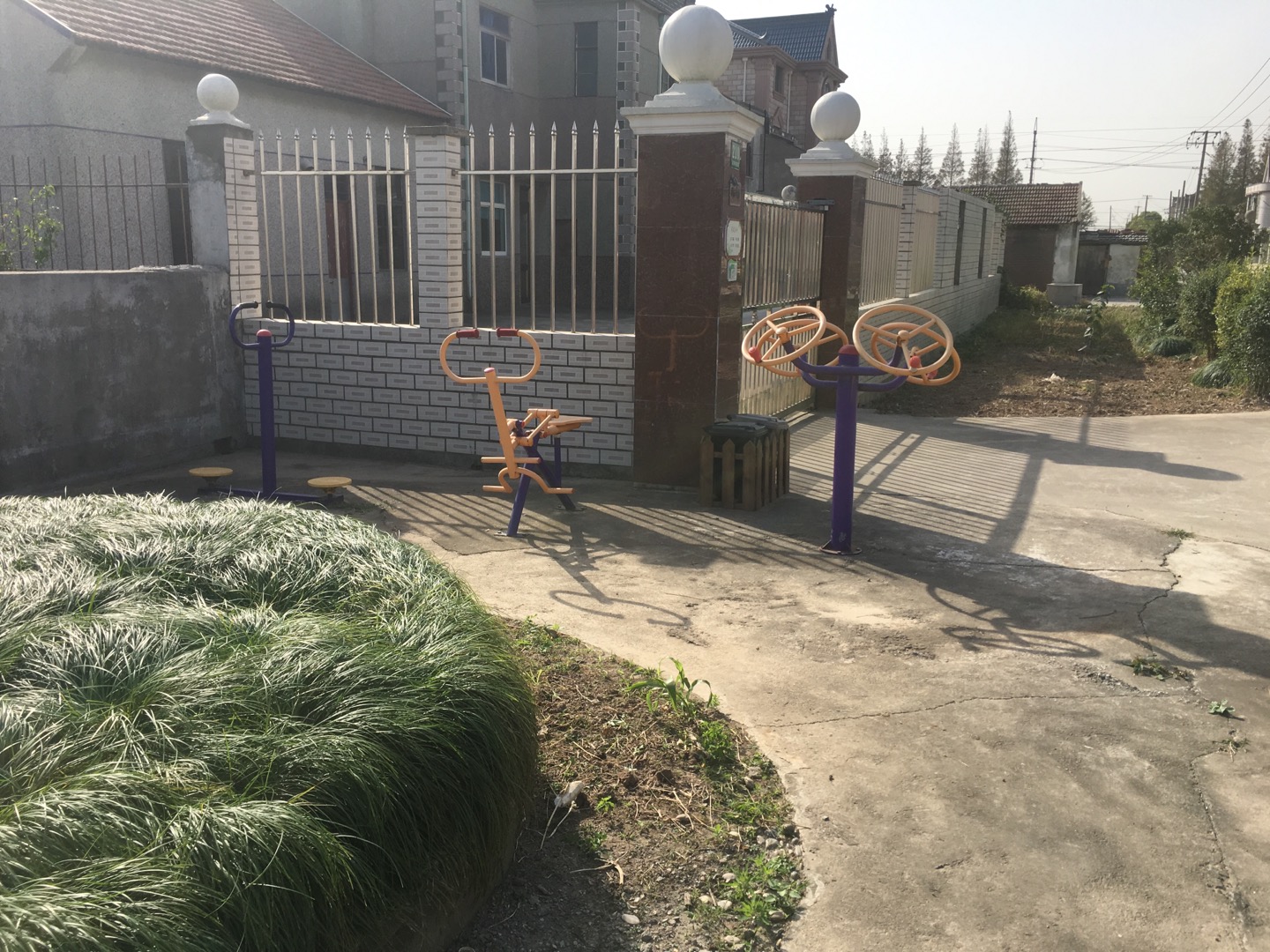 老港鎮(zhèn)東河村民委員會(huì)西河5組健身苑點(diǎn)