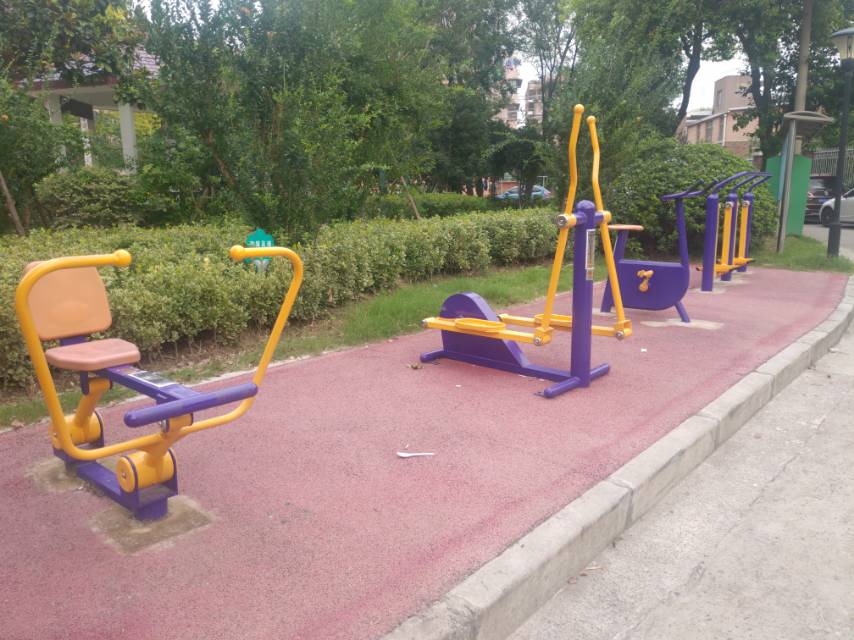 呼瑪三村一居委健身點(diǎn)