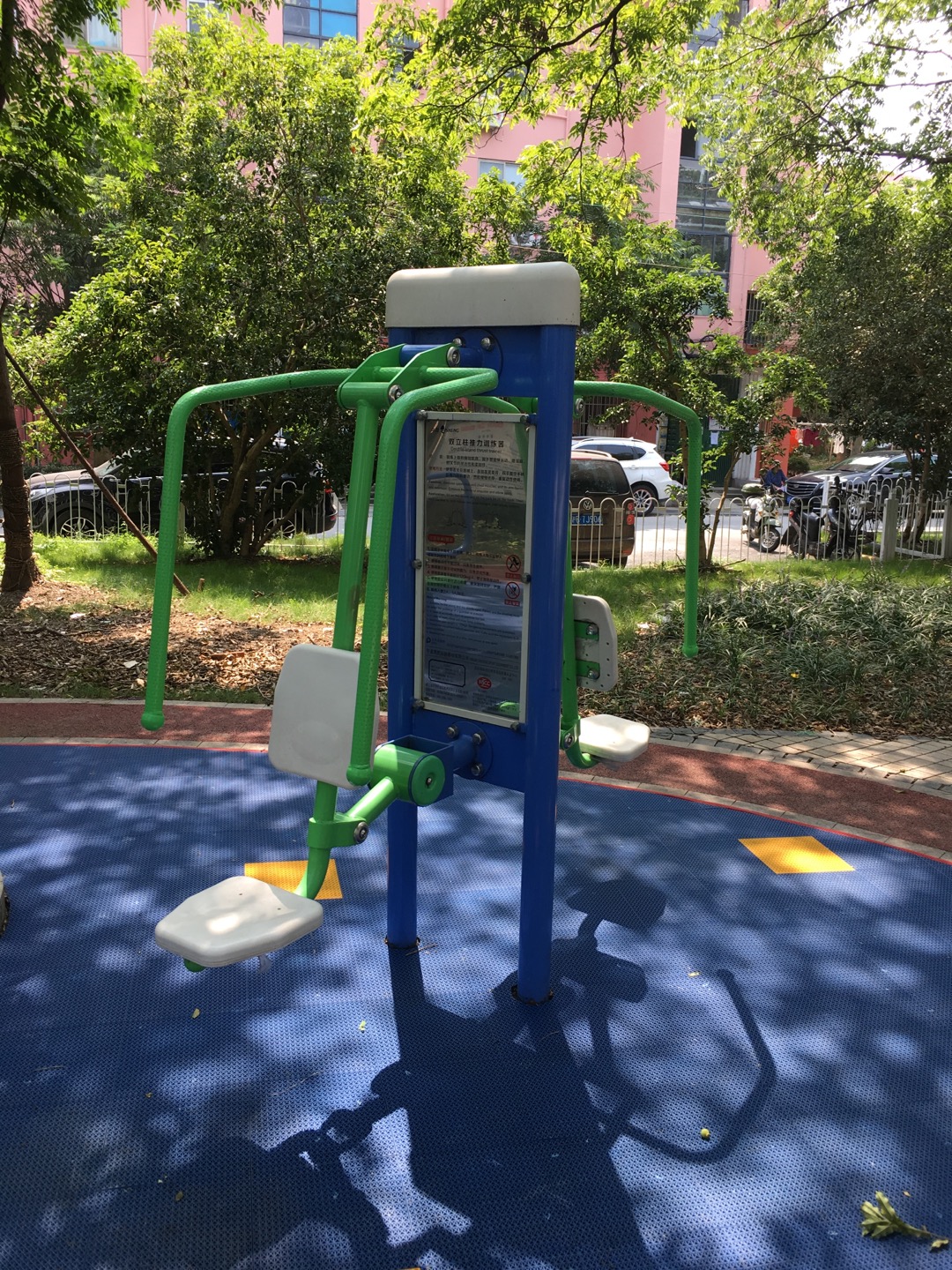 雙立柱推力訓(xùn)練器