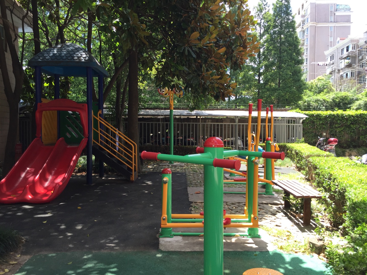 虹橋居委君怡公寓健身點