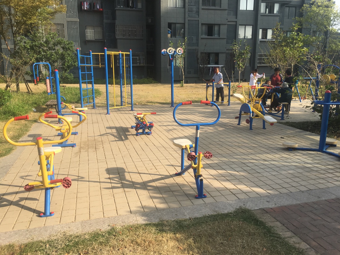 華衛(wèi)苑健身點(diǎn)（2）