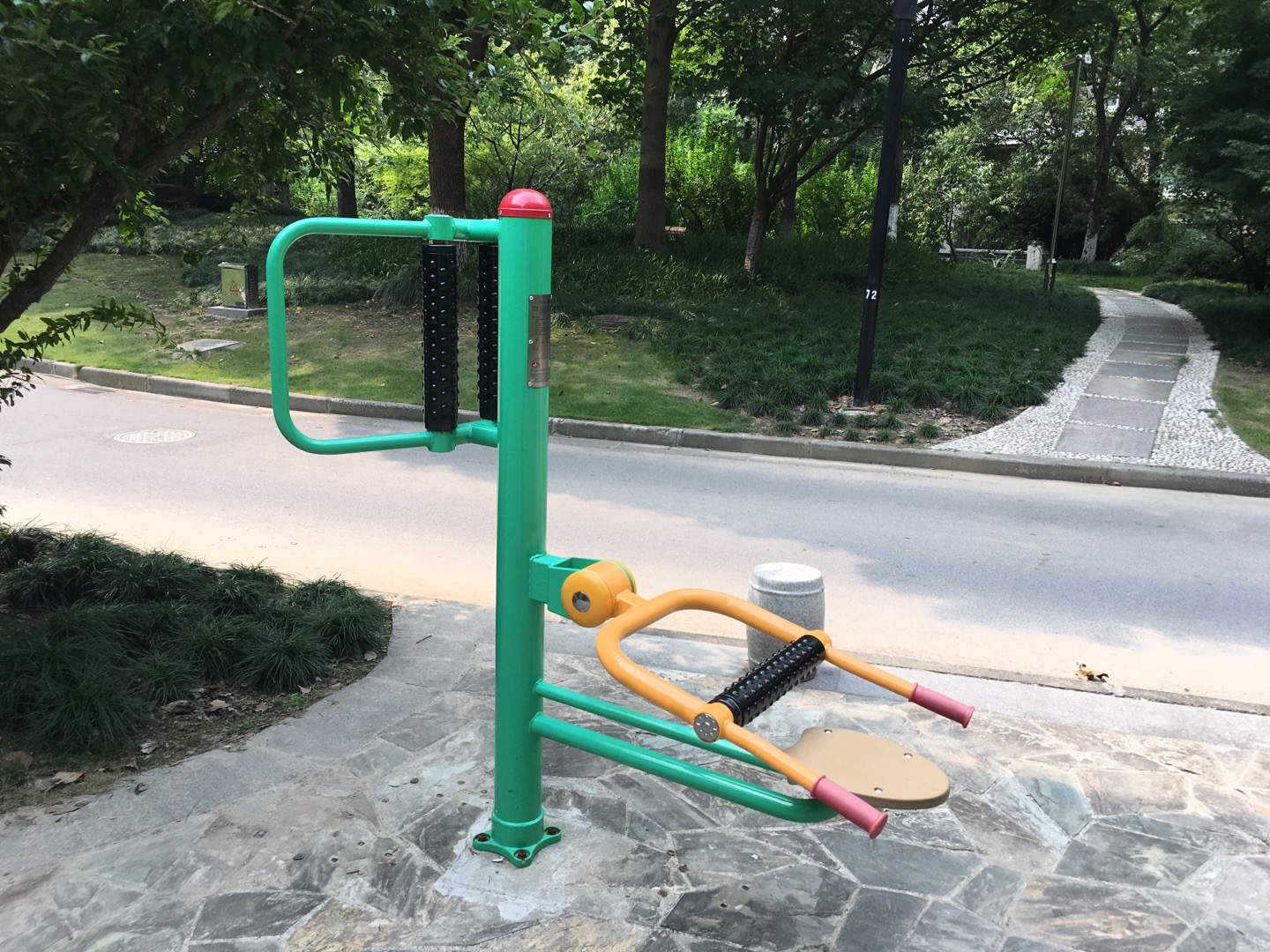 坐式腰背按摩器