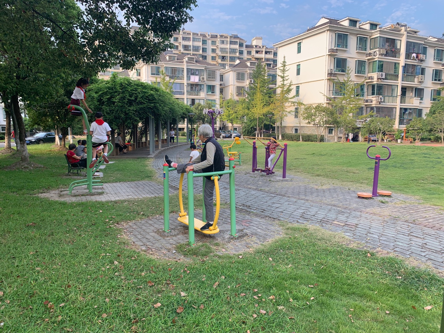 世紀(jì)新城中間健身點(diǎn)