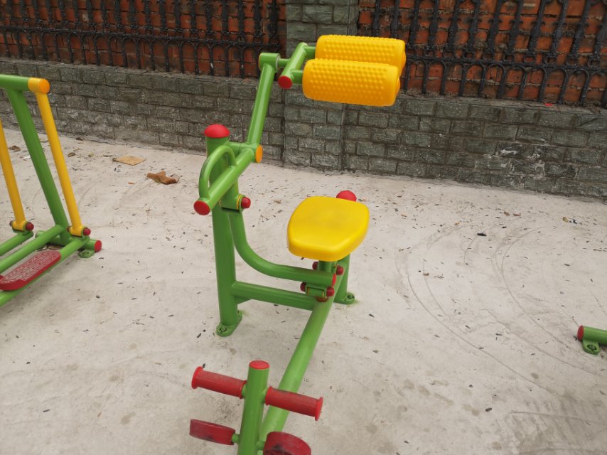 自重腹背鍛煉器