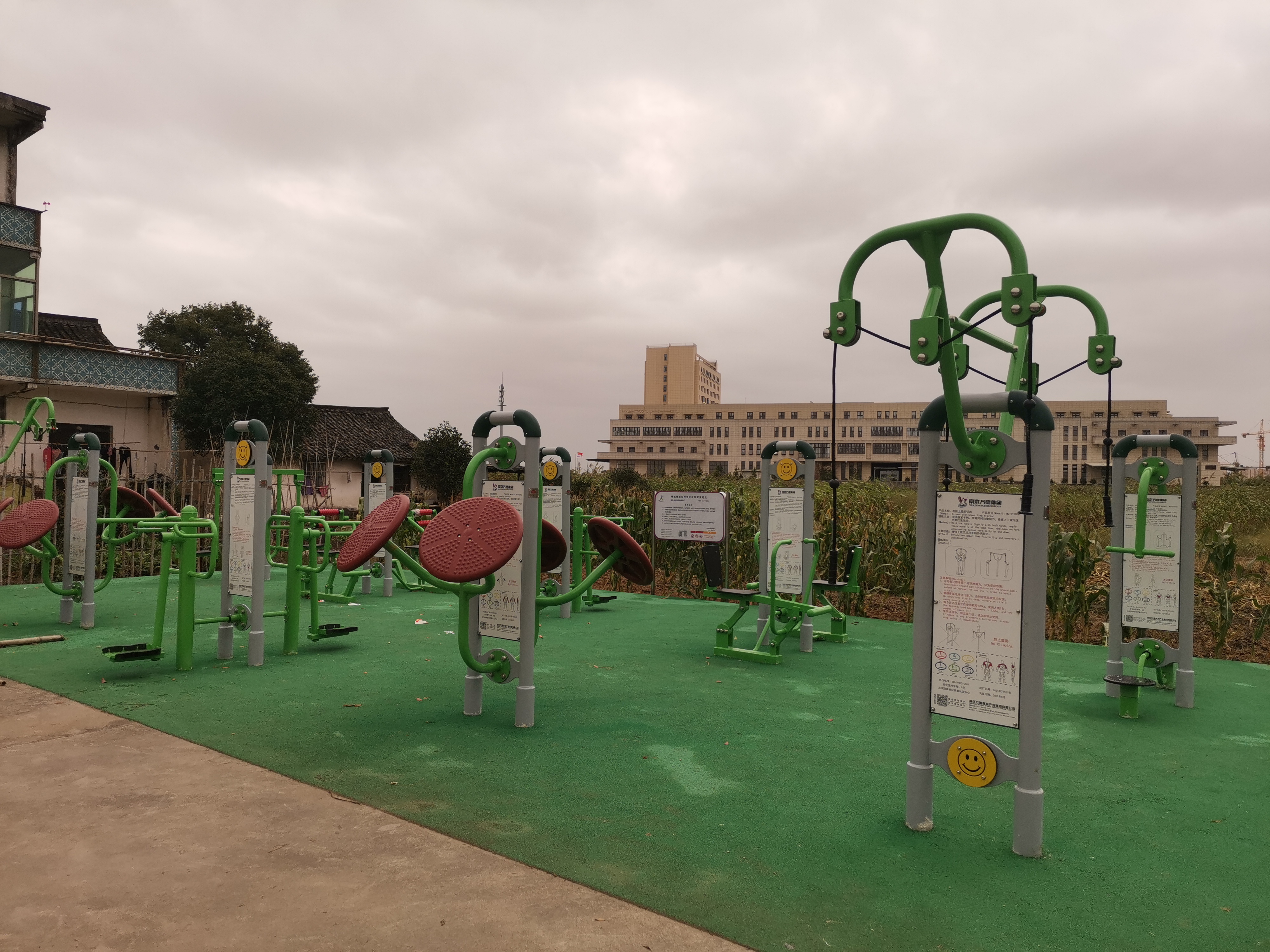 奉城鎮(zhèn)奉馨居委市民益智健身苑點(diǎn)