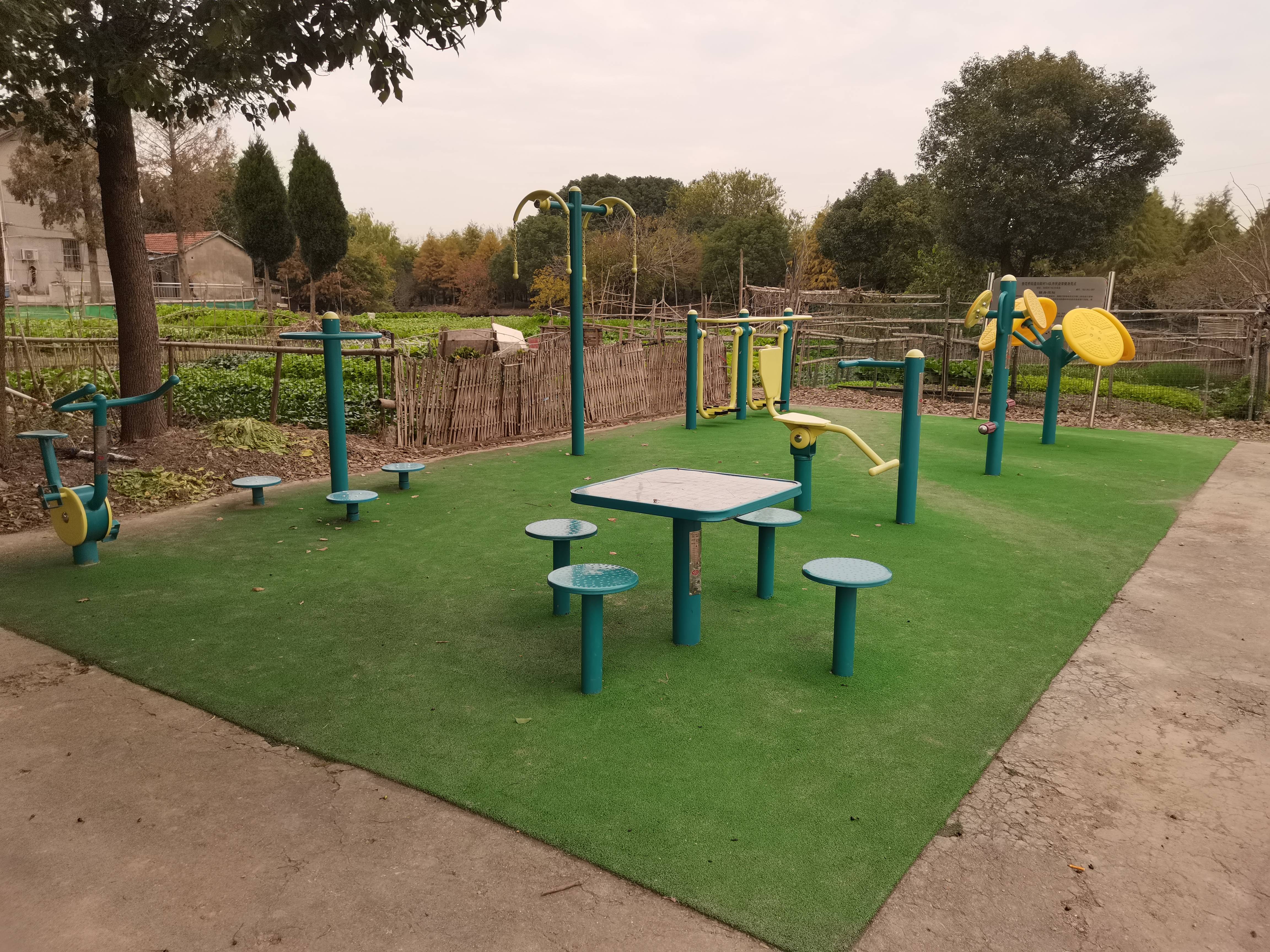 向陽(yáng)村14隊(duì)健身苑點(diǎn)