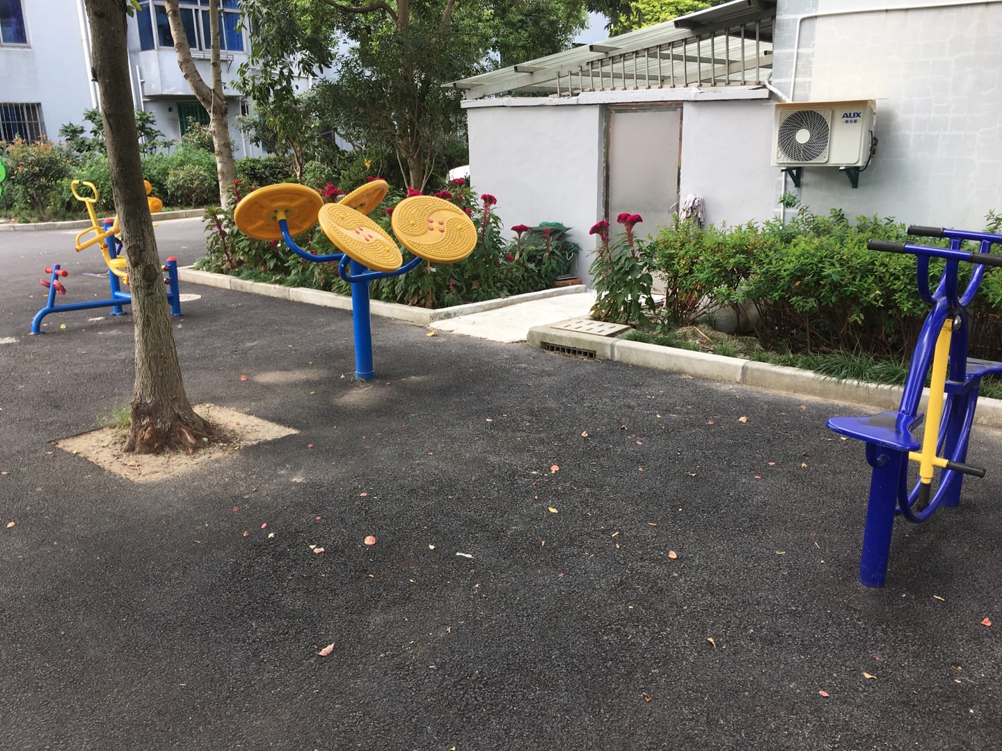 五厙格林小區(qū)健身點